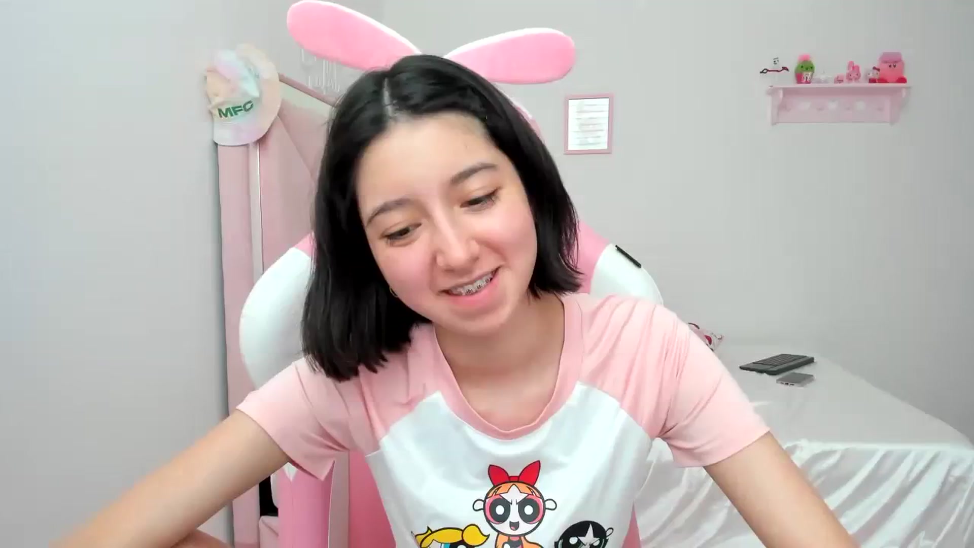Gallery image thumbnail from Cherrycute666's myfreecams stream on, 02/25/2024, 21:19 image 17 of 20