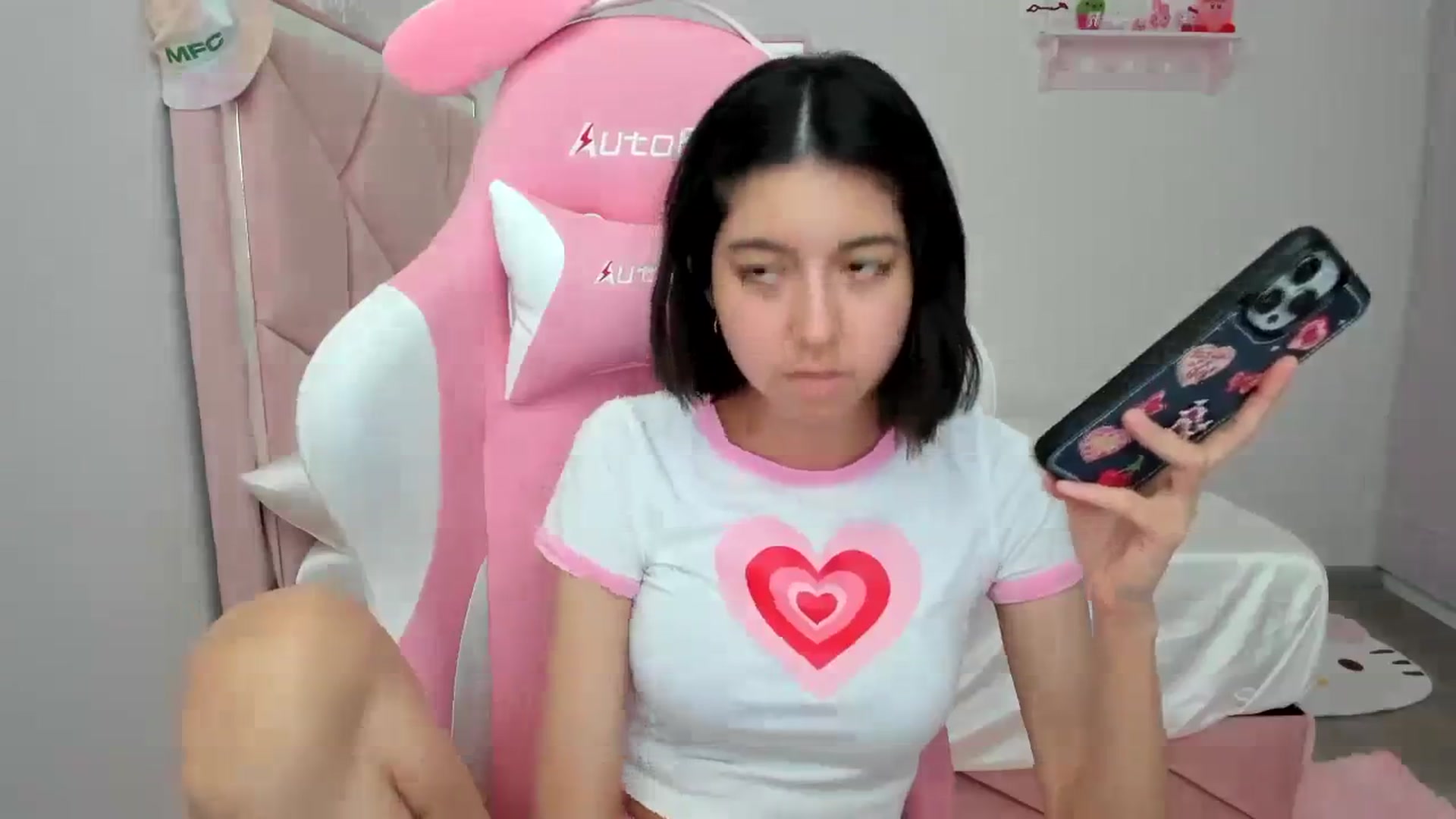 Gallery image thumbnail from Cherrycute666's myfreecams stream on, 02/27/2024, 24:03 image 17 of 20