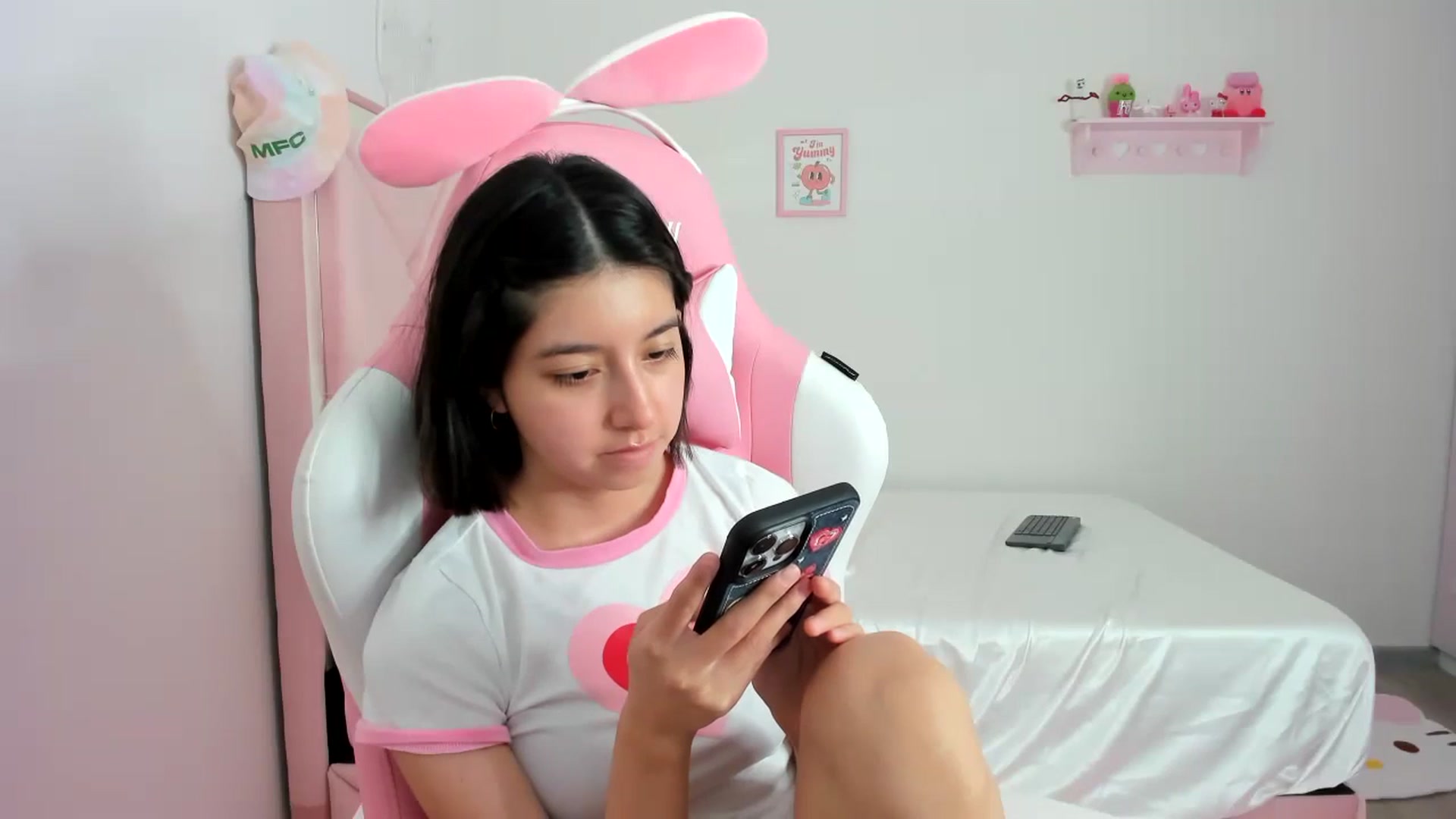 Gallery image thumbnail from Cherrycute666's myfreecams stream on, 02/27/2024, 24:03 image 20 of 20