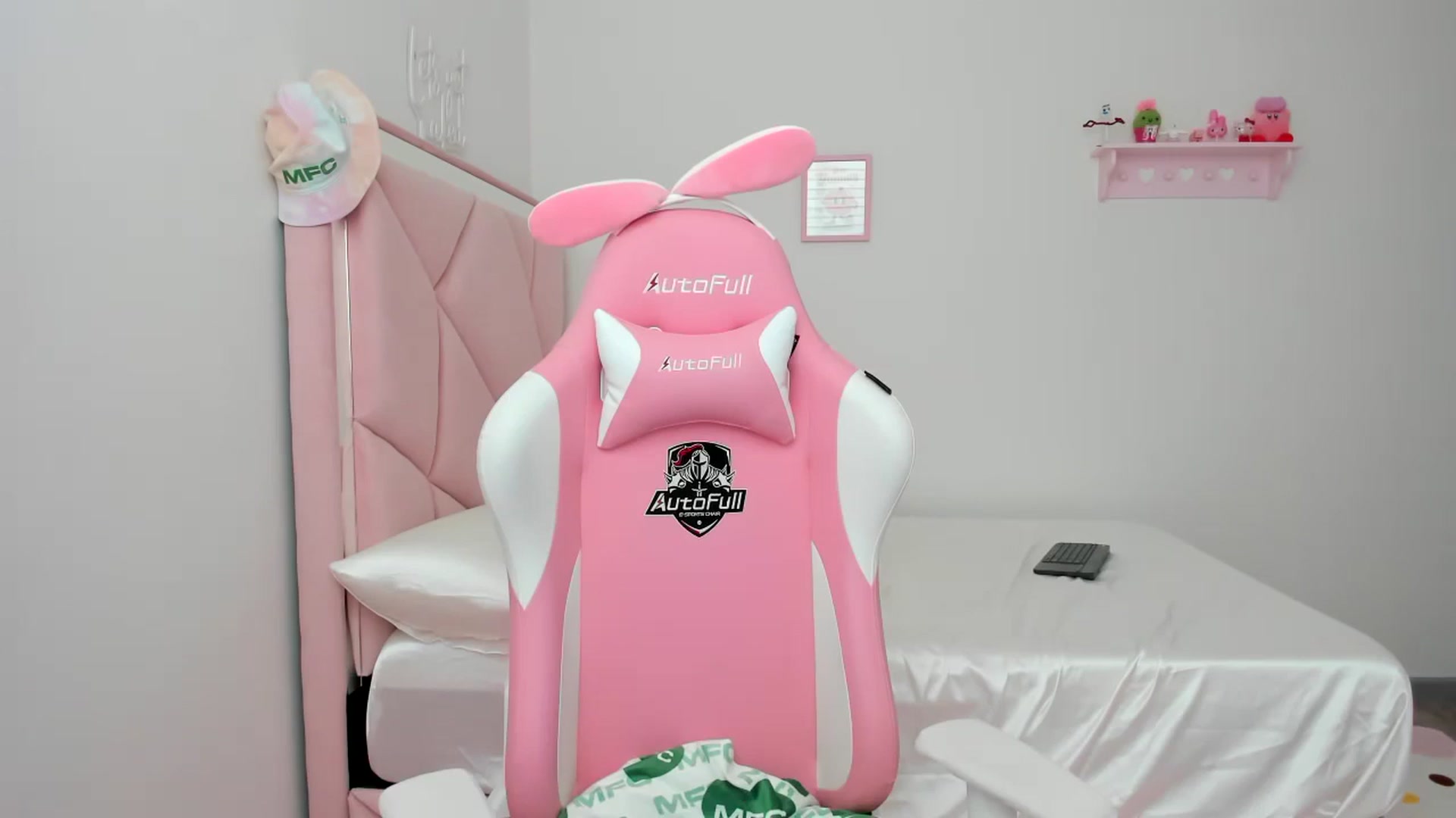Gallery image thumbnail from Cherrycute666's myfreecams stream on, 02/27/2024, 24:03 image 9 of 20