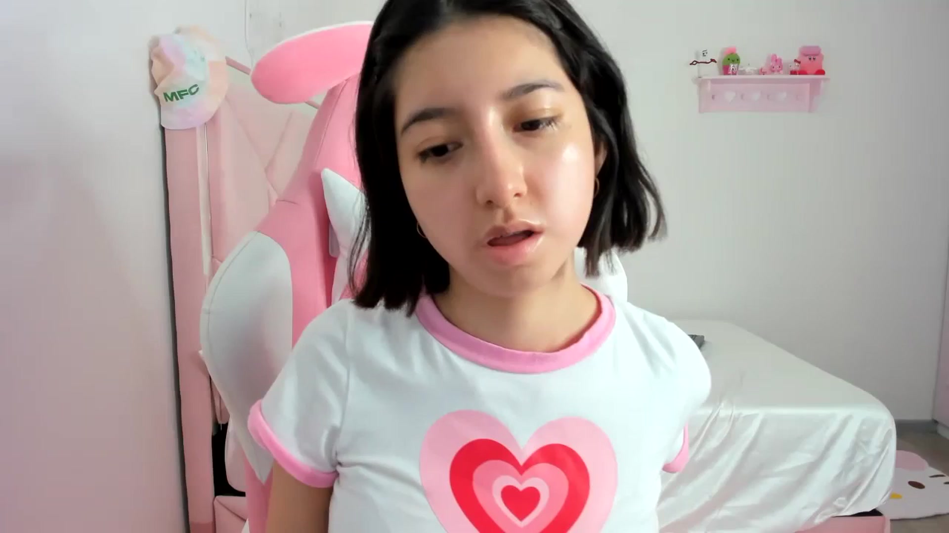 Gallery image thumbnail from Cherrycute666's myfreecams stream on, 02/27/2024, 24:53 image 1 of 20