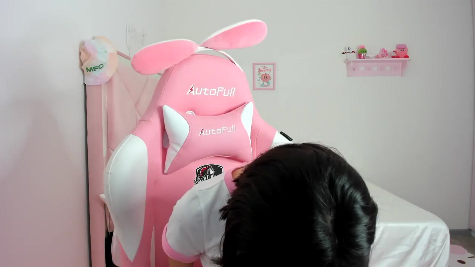 Gallery image thumbnail from Cherrycute666's myfreecams stream on, 02/27/2024, 24:53 image 2 of 20