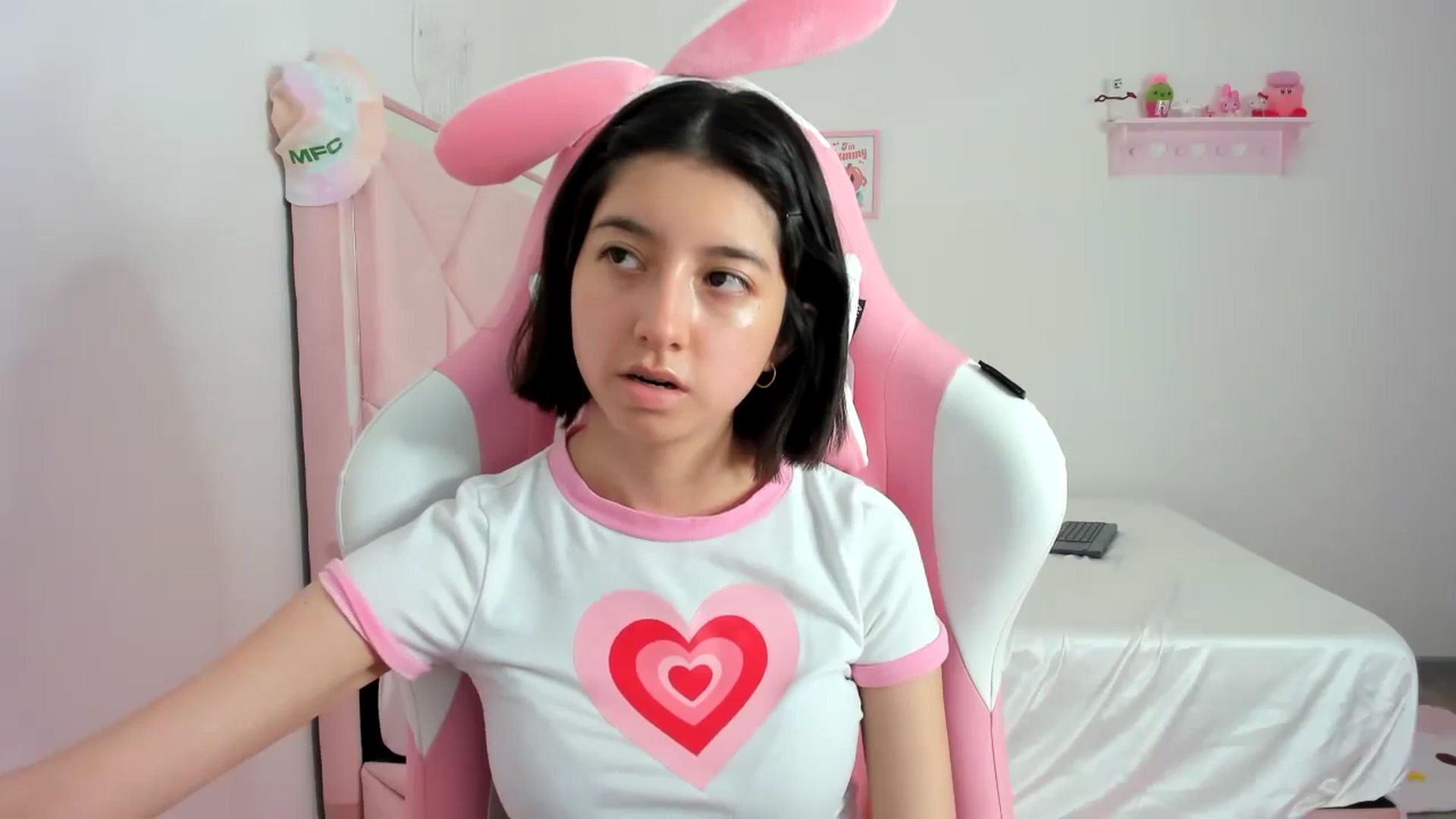 Gallery image thumbnail from Cherrycute666's myfreecams stream on, 02/27/2024, 24:53 image 4 of 20