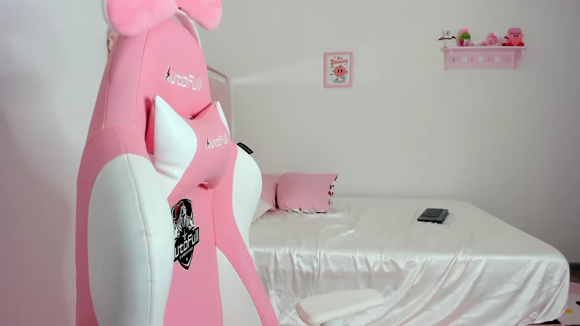 Gallery image thumbnail from Cherrycute666's myfreecams stream on, 02/27/2024, 24:53 image 19 of 20
