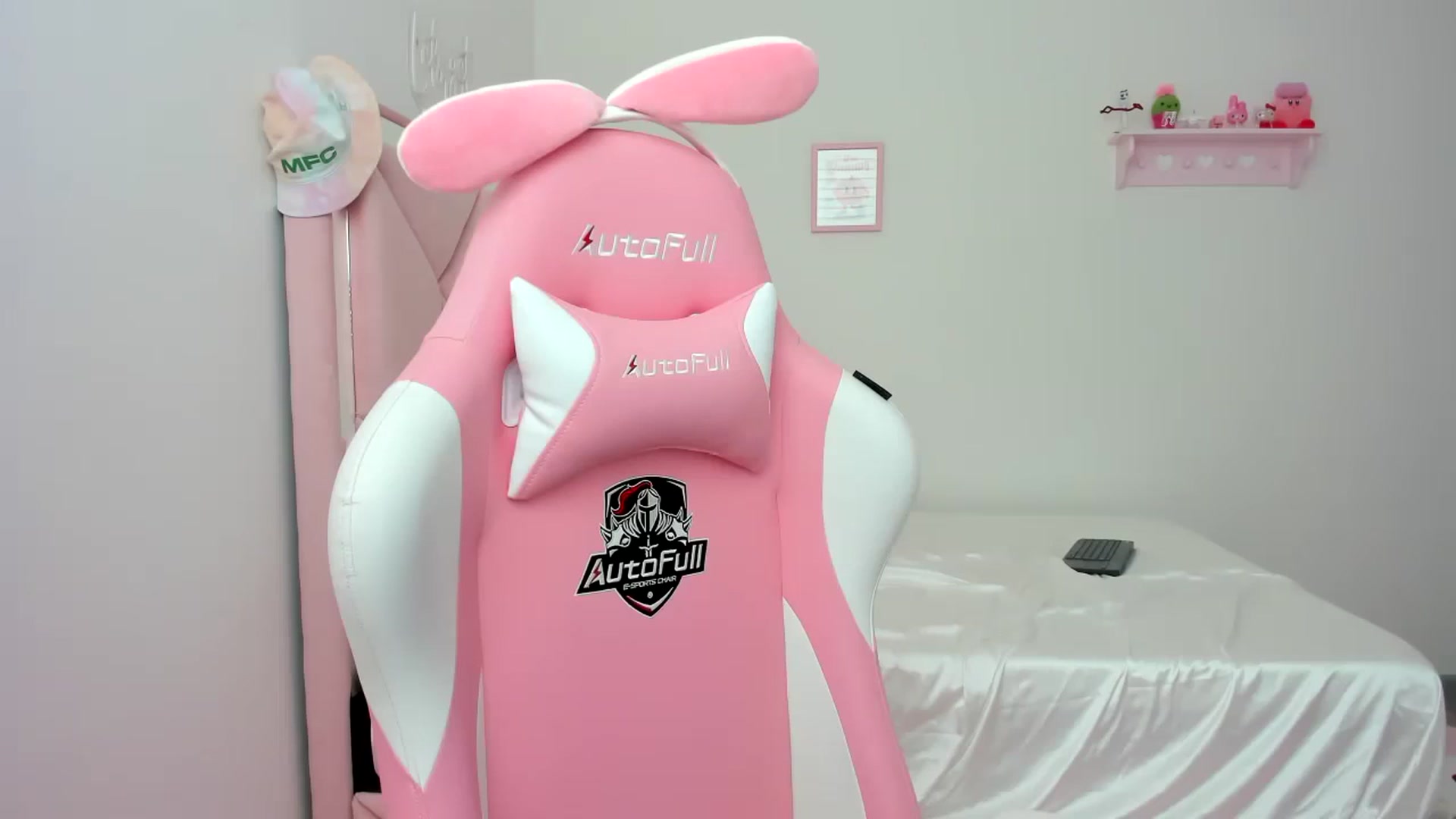 Gallery image thumbnail from Cherrycute666's myfreecams stream on, 02/27/2024, 20:21 image 2 of 20