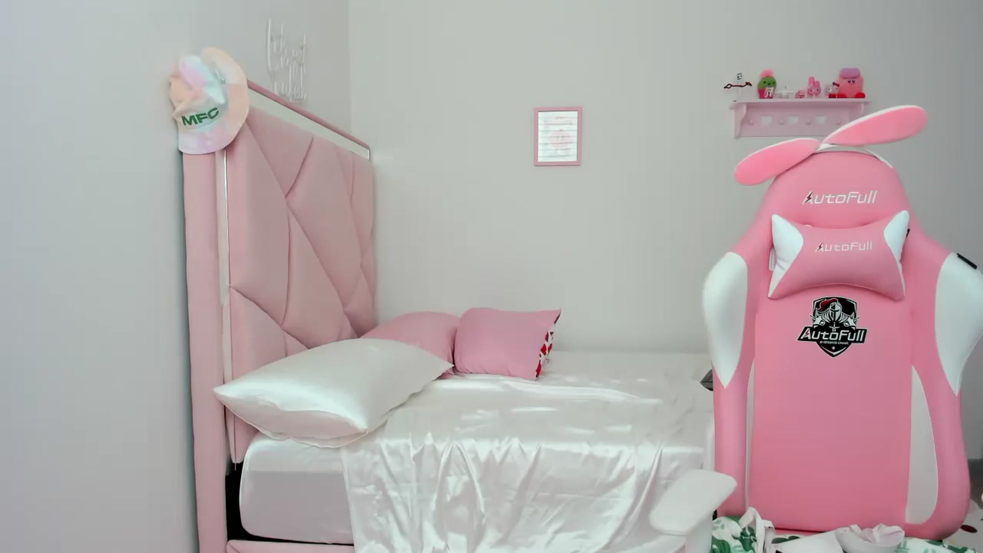 Gallery image thumbnail from Cherrycute666's myfreecams stream on, 02/27/2024, 20:21 image 17 of 20