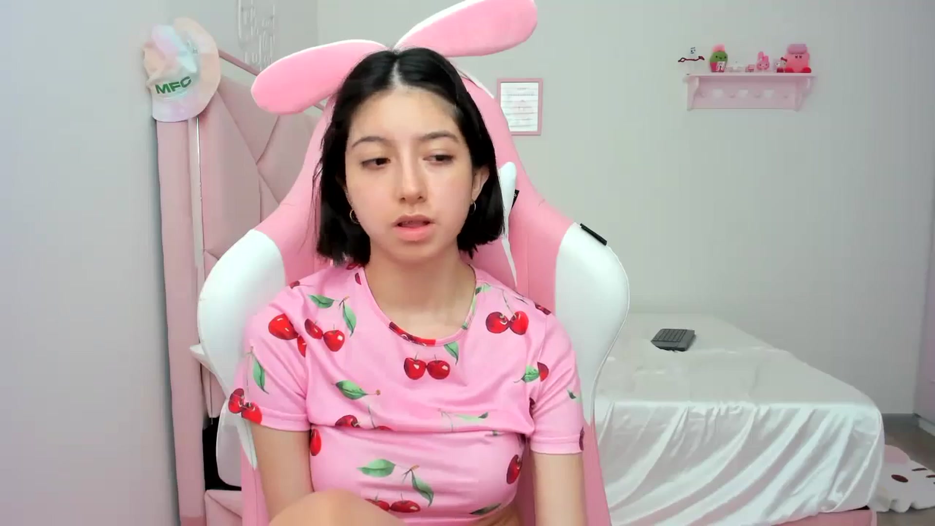 Gallery image thumbnail from Cherrycute666's myfreecams stream on, 02/27/2024, 20:21 image 12 of 20
