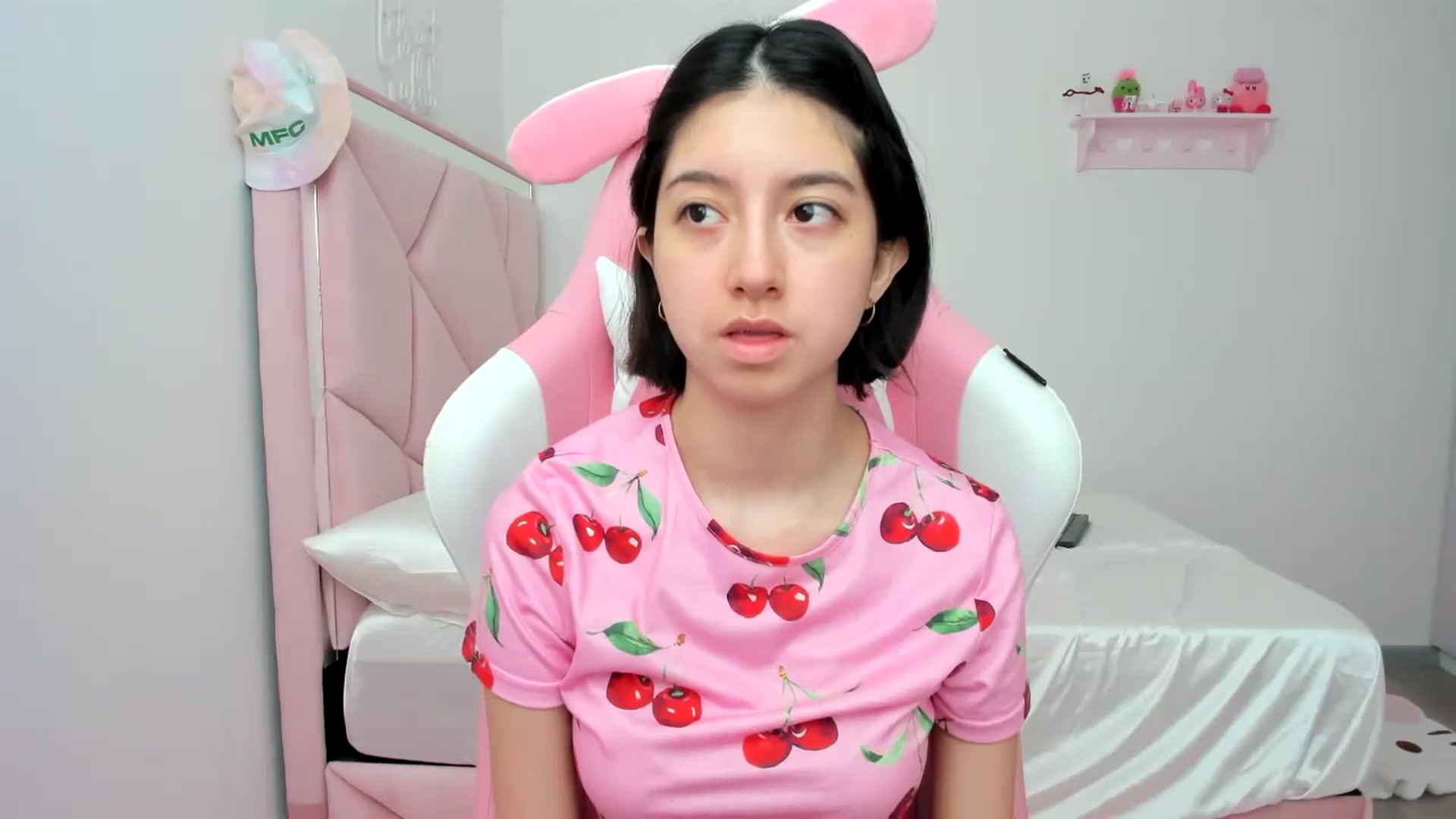 Gallery image thumbnail from Cherrycute666's myfreecams stream on, 02/27/2024, 20:21 image 6 of 20