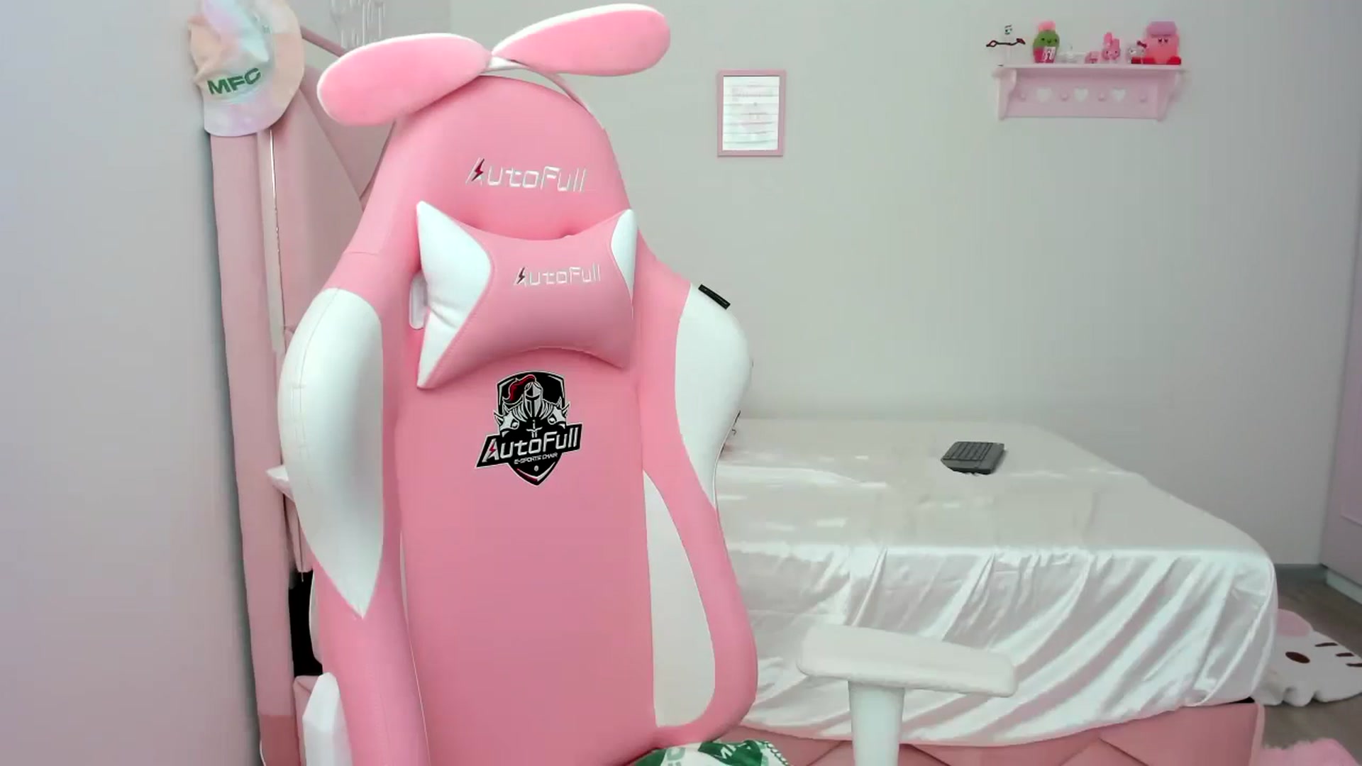 Gallery image thumbnail from Cherrycute666's myfreecams stream on, 02/27/2024, 20:21 image 14 of 20