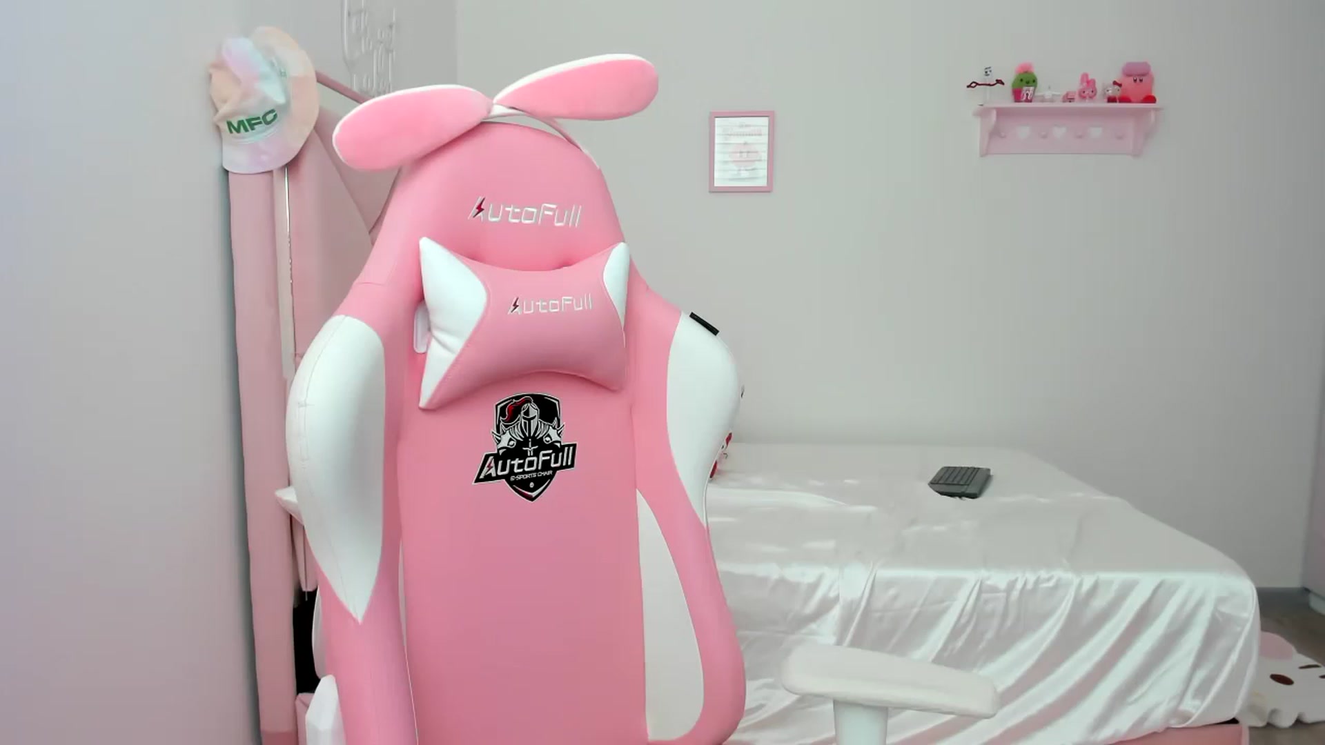 Gallery image thumbnail from Cherrycute666's myfreecams stream on, 02/27/2024, 20:21 image 8 of 20