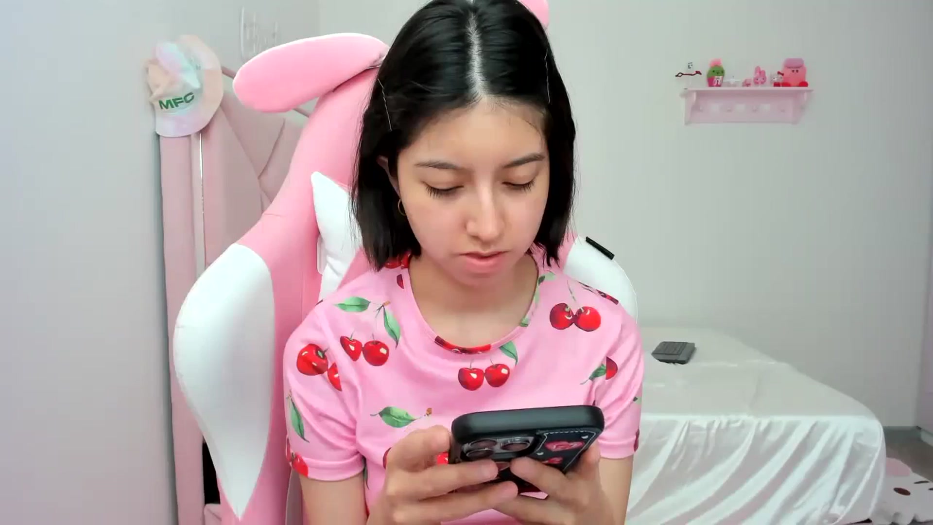 Gallery image thumbnail from Cherrycute666's myfreecams stream on, 02/27/2024, 20:21 image 15 of 20