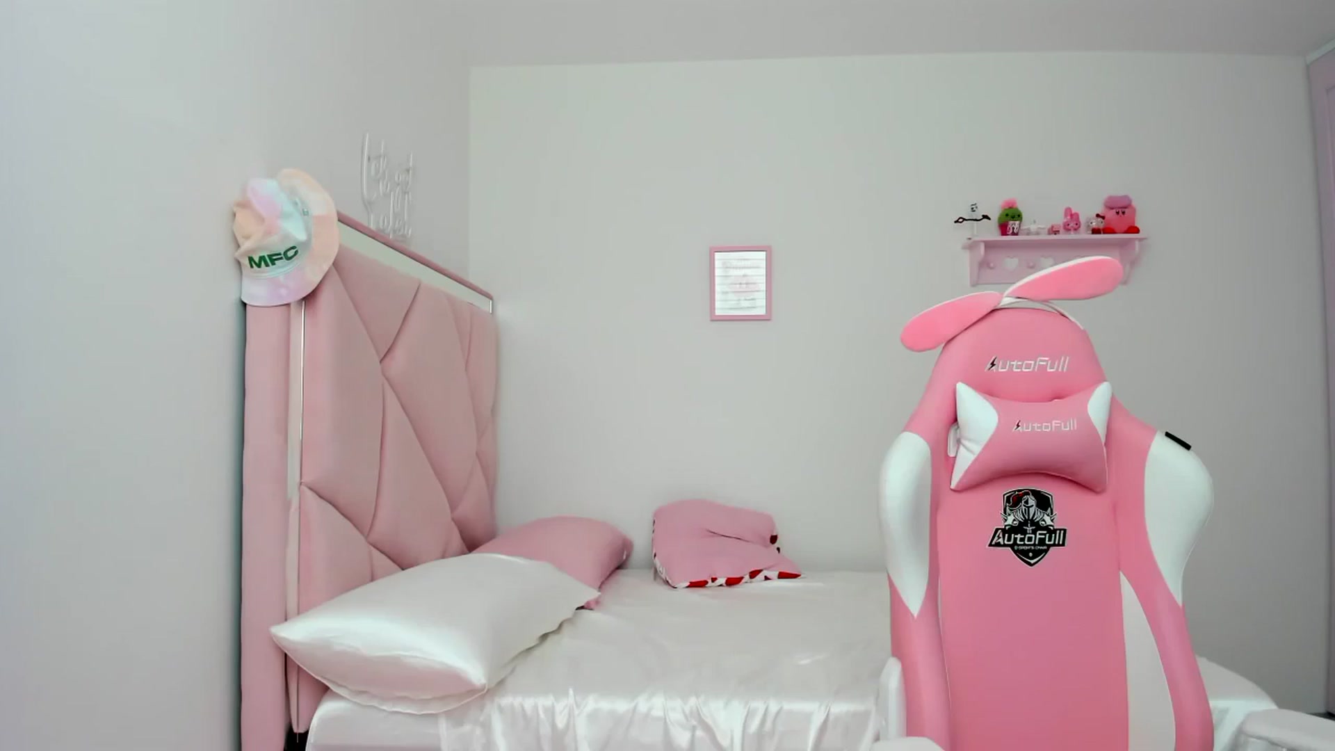 Gallery image thumbnail from Cherrycute666's myfreecams stream on, 02/27/2024, 22:59 image 5 of 20