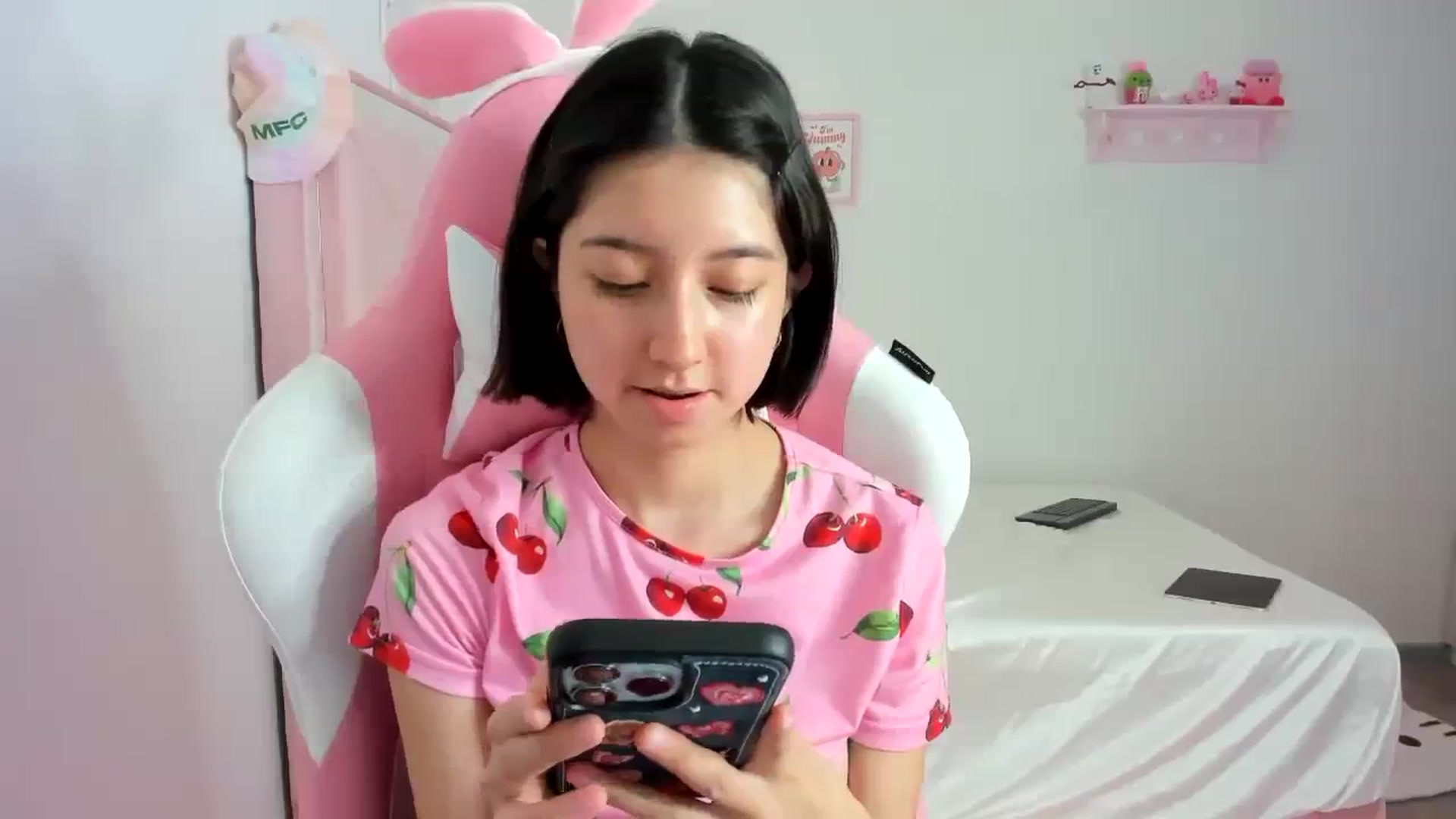 Gallery image thumbnail from Cherrycute666's myfreecams stream on, 02/28/2024, 04:10 image 12 of 20