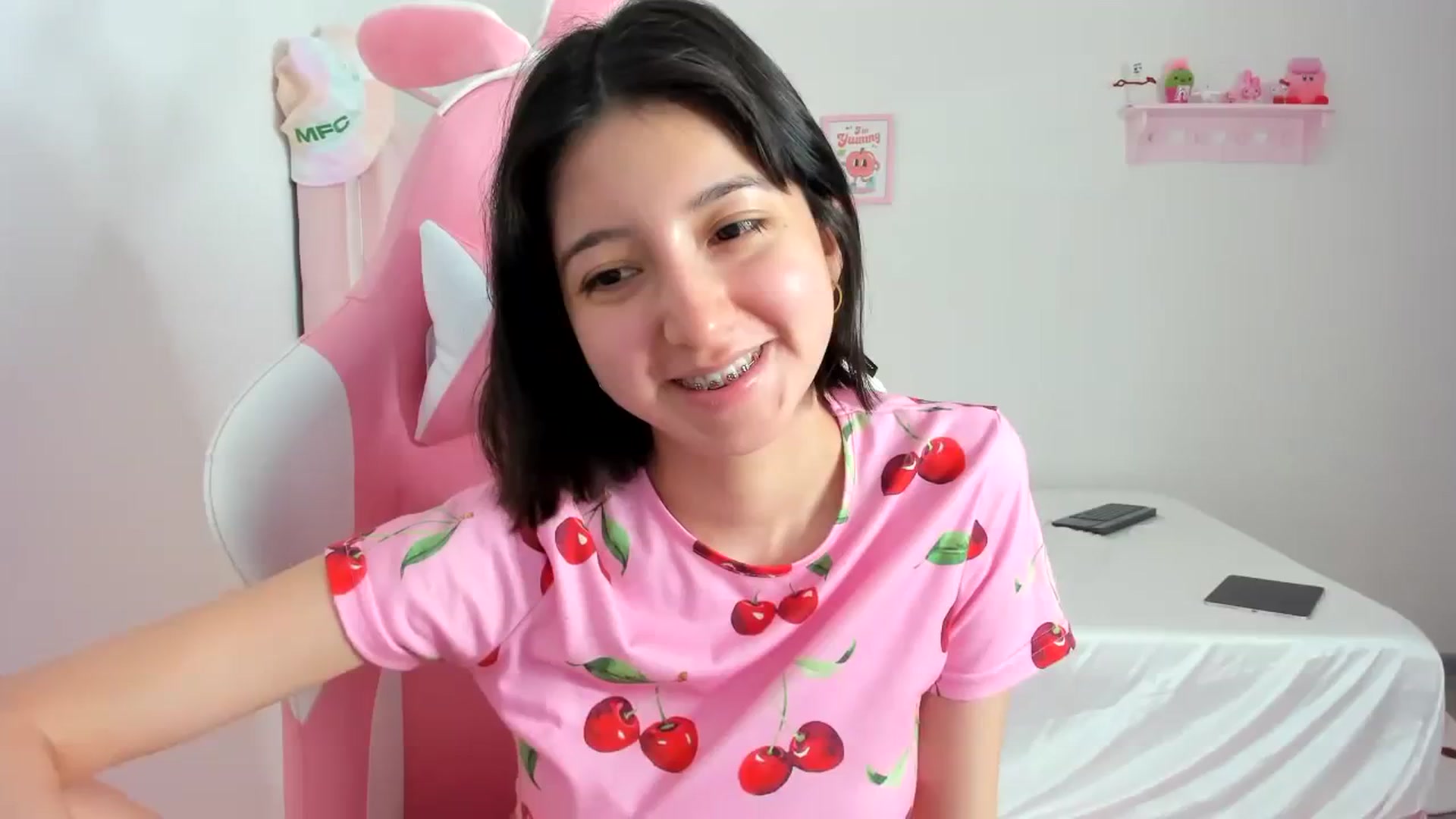 Gallery image thumbnail from Cherrycute666's myfreecams stream on, 02/28/2024, 04:10 image 6 of 20