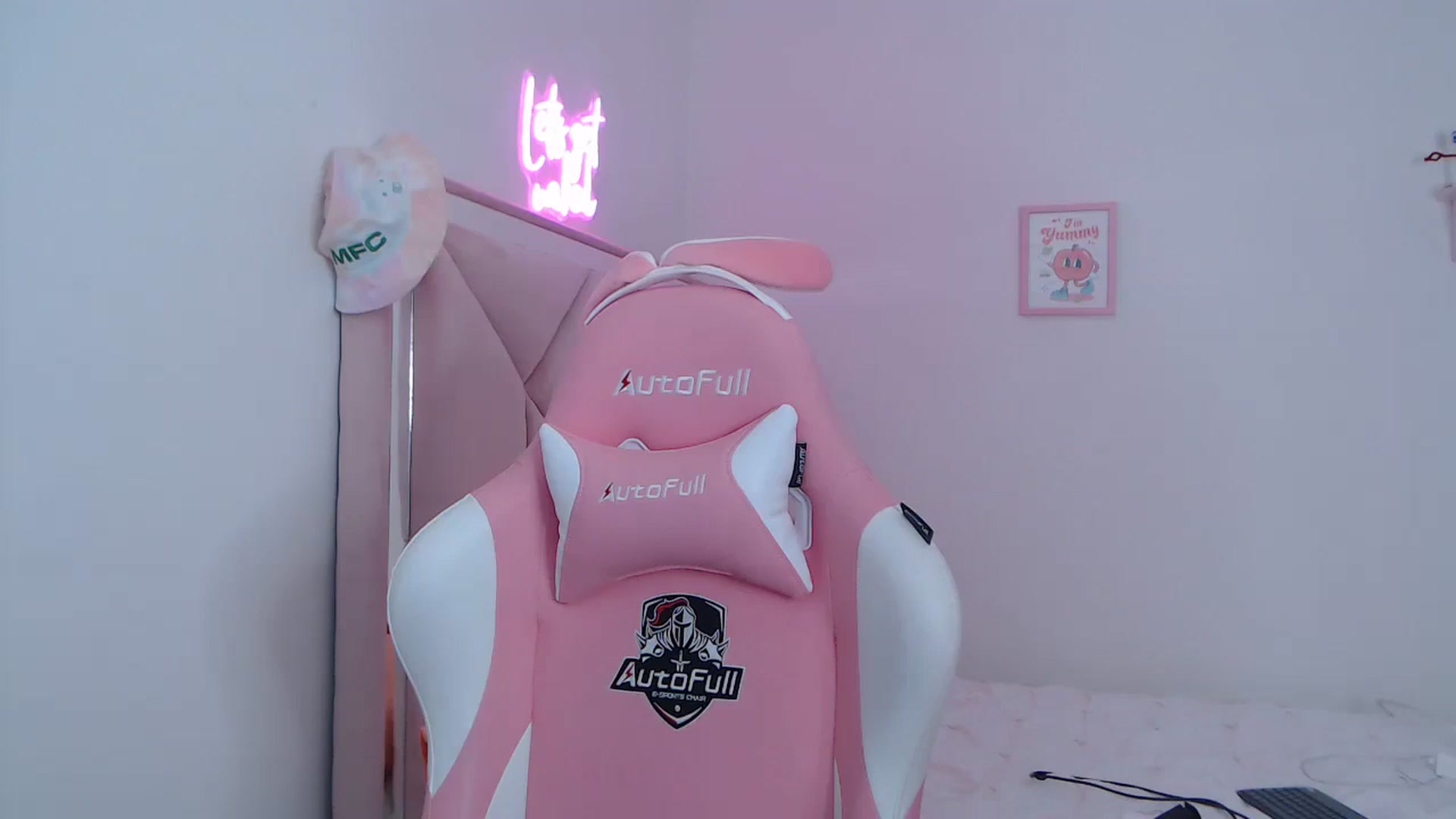 Gallery image thumbnail from Cherrycute666's myfreecams stream on, 02/29/2024, 24:00 image 1 of 20