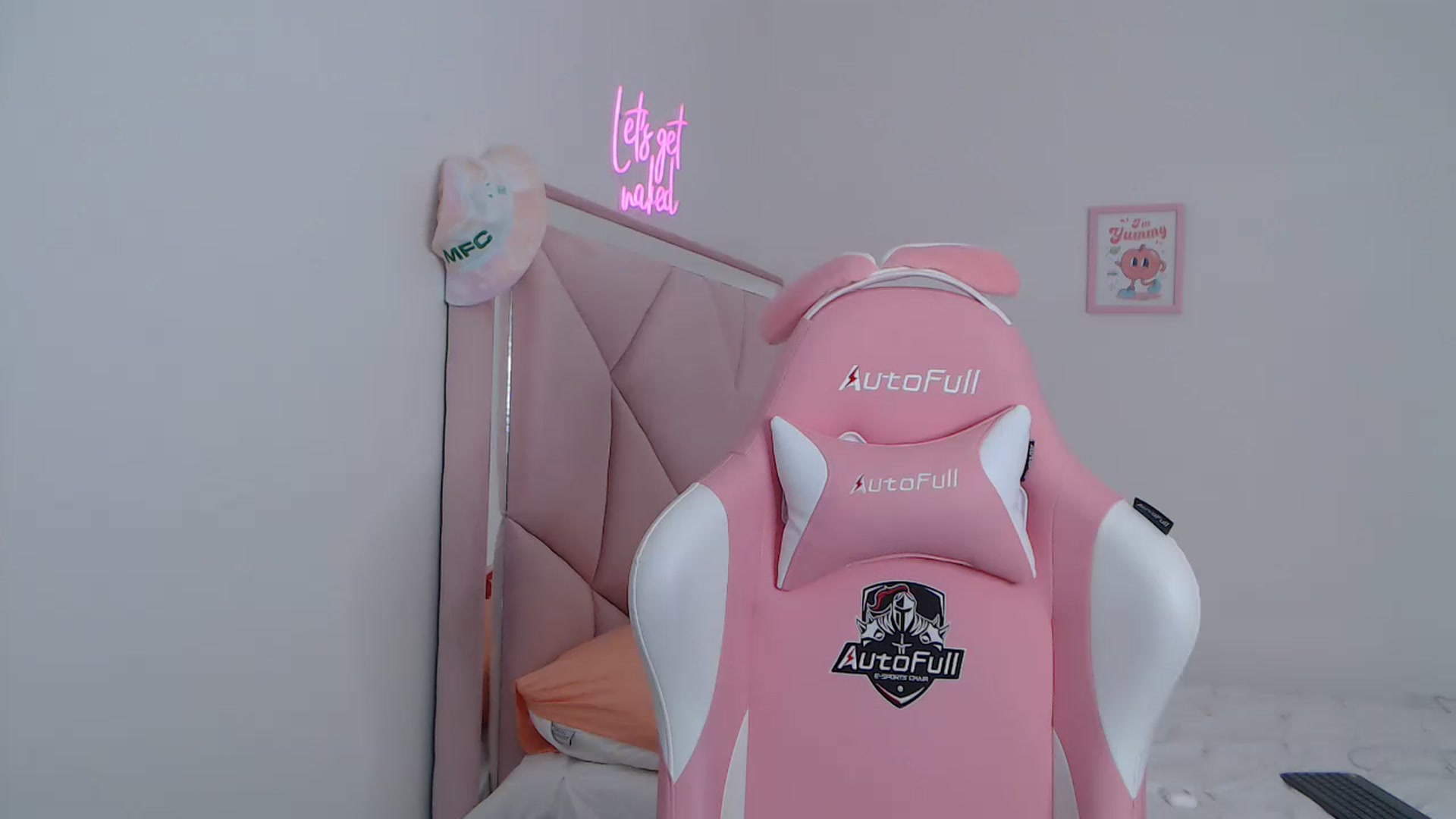 Gallery image thumbnail from Cherrycute666's myfreecams stream on, 02/29/2024, 24:00 image 18 of 20