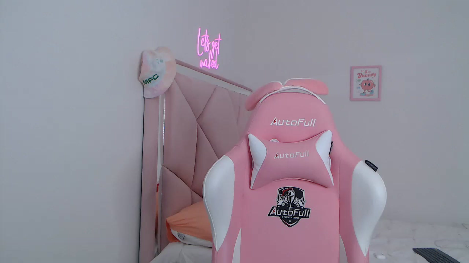 Gallery image thumbnail from Cherrycute666's myfreecams stream on, 02/29/2024, 24:00 image 17 of 20