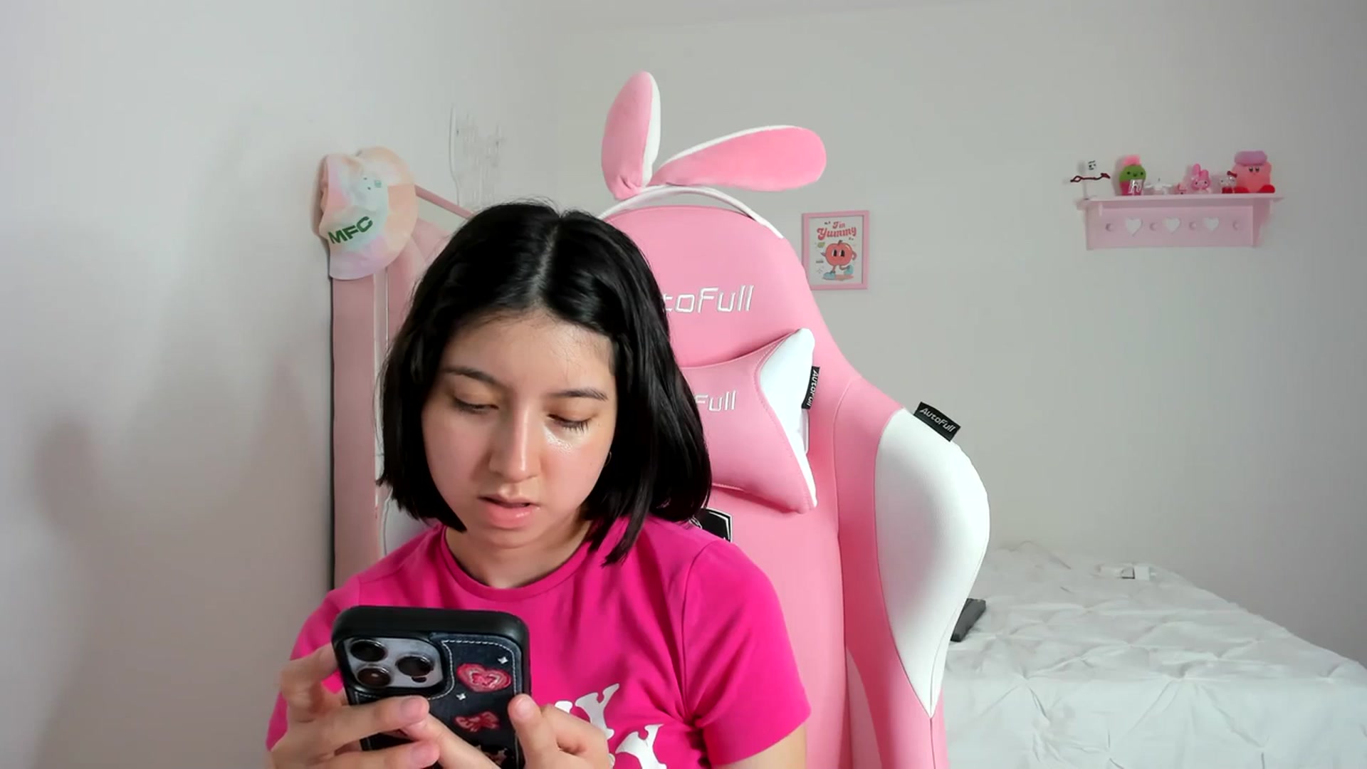 Gallery image thumbnail from Cherrycute666's myfreecams stream on, 03/01/2024, 06:59 image 18 of 20