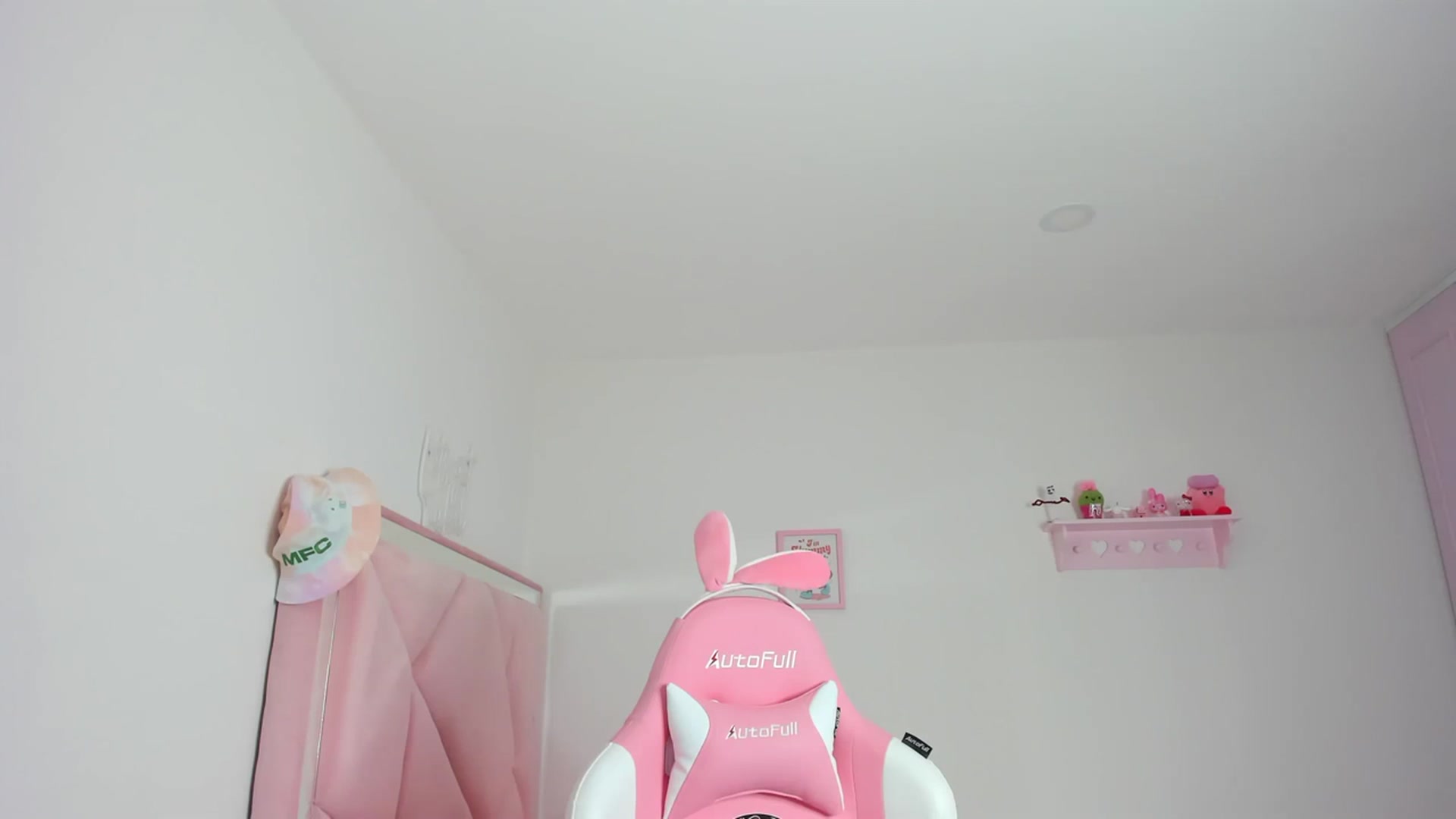 Gallery image thumbnail from Cherrycute666's myfreecams stream on, 03/01/2024, 06:59 image 17 of 20