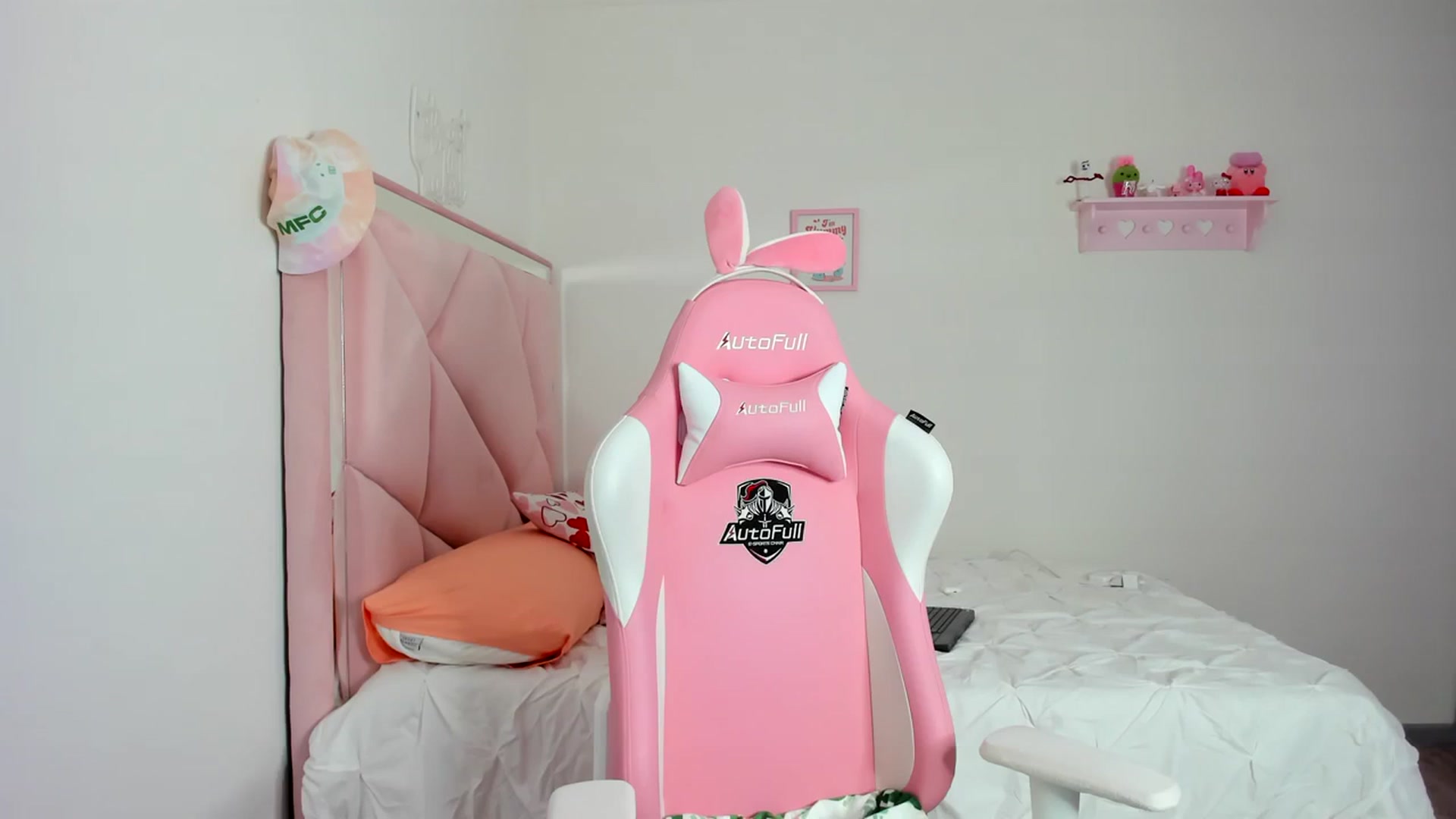 Gallery image thumbnail from Cherrycute666's myfreecams stream on, 03/01/2024, 06:59 image 16 of 20