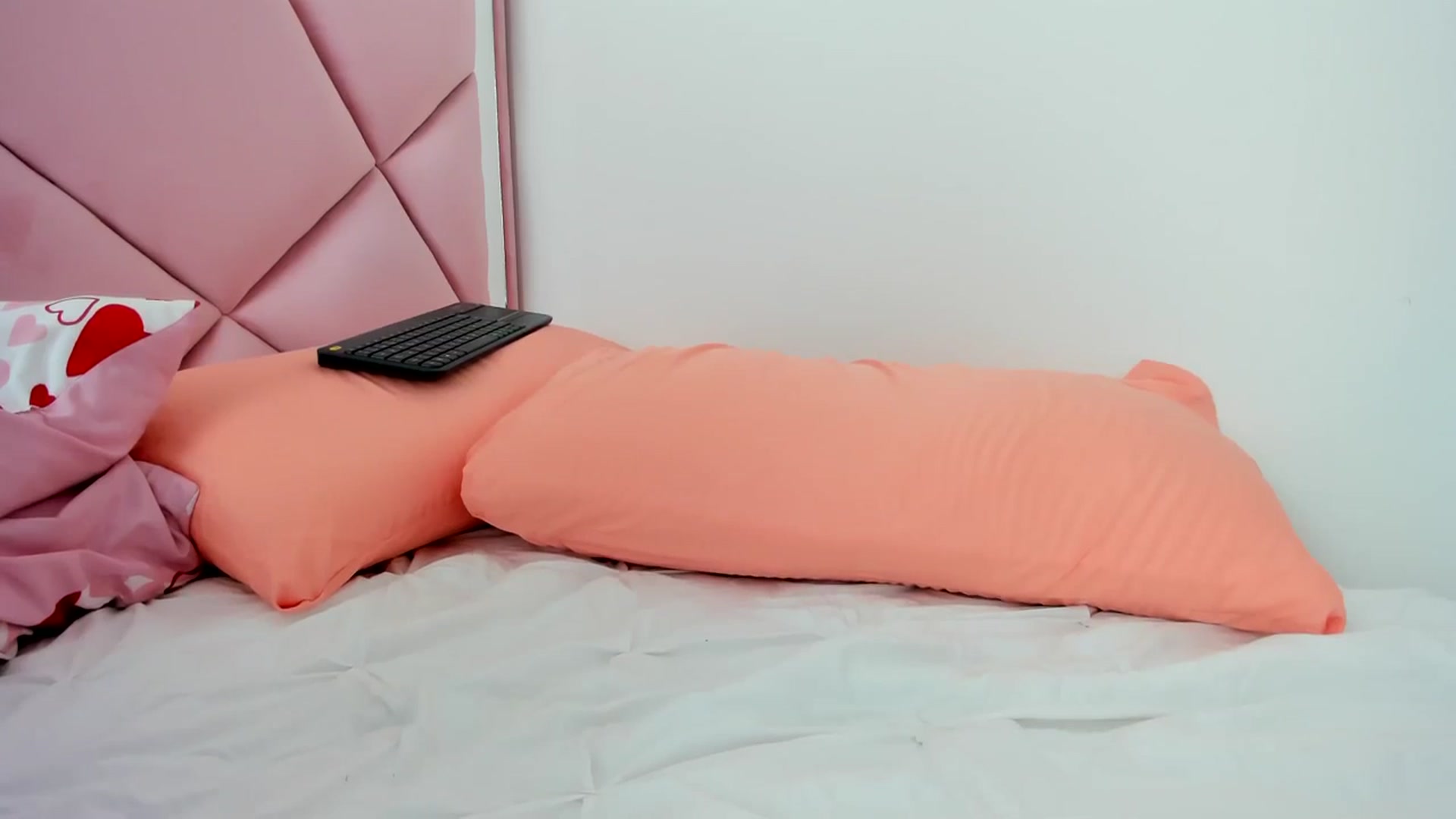 Gallery image thumbnail from Cherrycute666's myfreecams stream on, 03/01/2024, 23:17 image 7 of 20