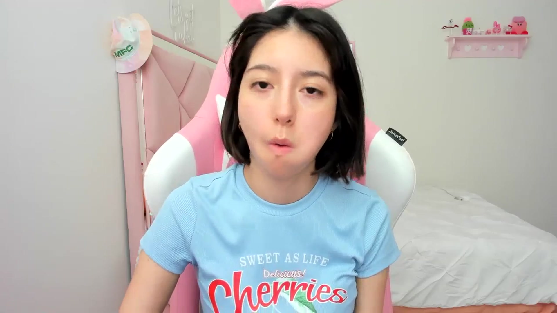 Gallery image thumbnail from Cherrycute666's myfreecams stream on, 03/01/2024, 23:17 image 15 of 20