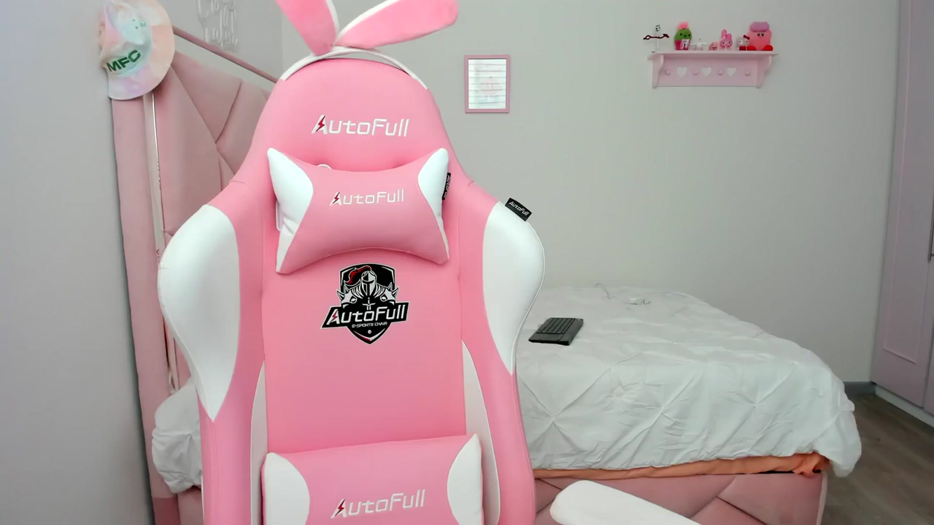 Gallery image thumbnail from Cherrycute666's myfreecams stream on, 03/01/2024, 23:17 image 3 of 20