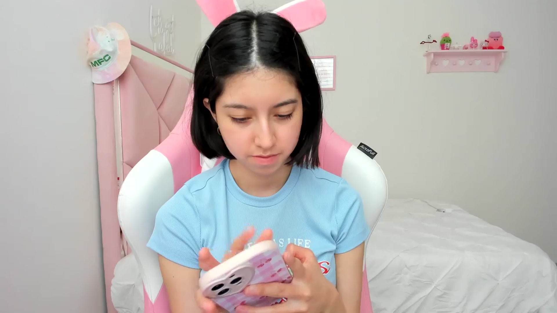 Gallery image thumbnail from Cherrycute666's myfreecams stream on, 03/01/2024, 23:17 image 16 of 20