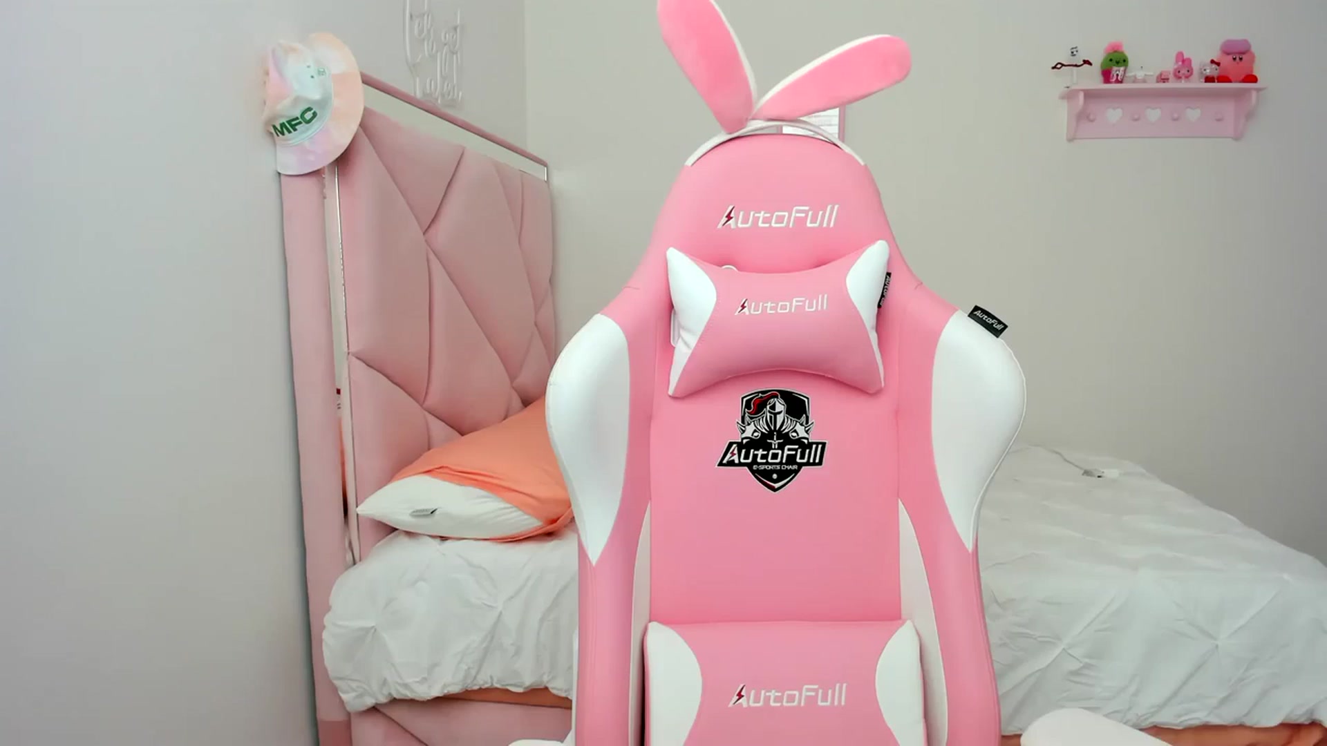 Gallery image thumbnail from Cherrycute666's myfreecams stream on, 03/01/2024, 23:17 image 14 of 20