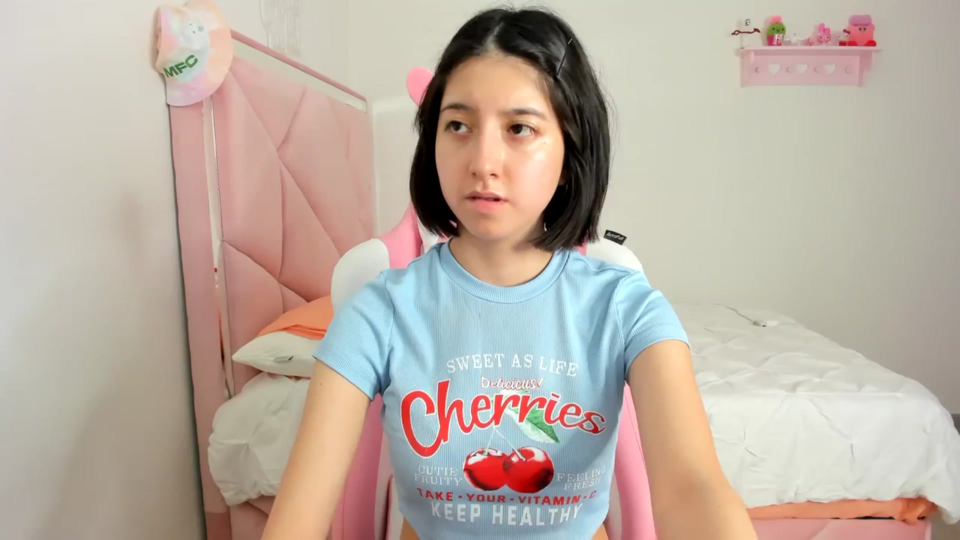 Gallery image thumbnail from Cherrycute666's myfreecams stream on, 03/01/2024, 23:17 image 20 of 20