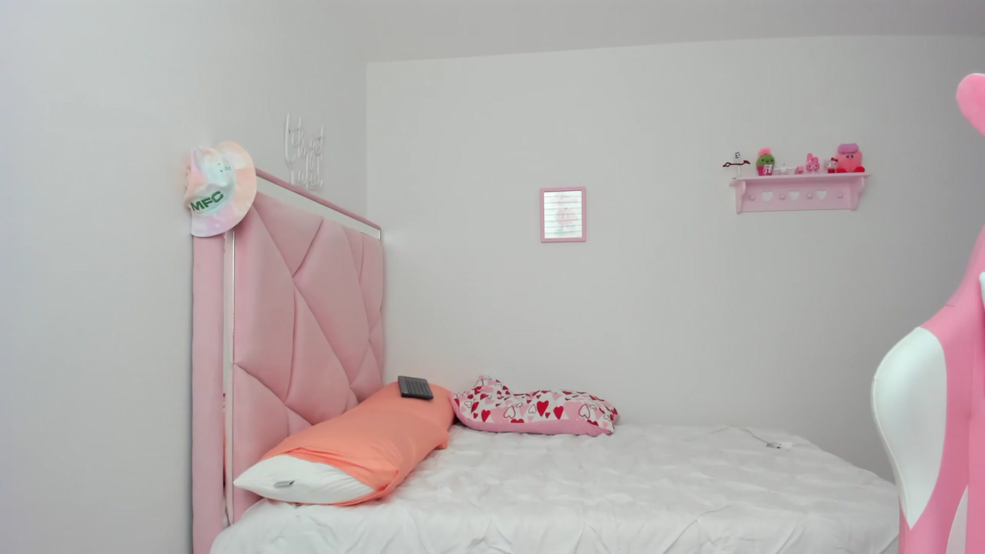 Gallery image thumbnail from Cherrycute666's myfreecams stream on, 03/01/2024, 23:17 image 11 of 20