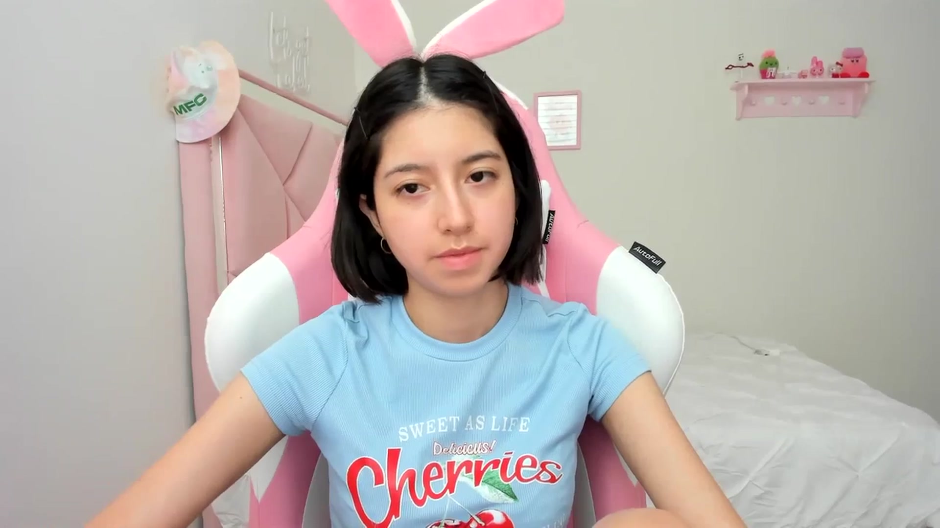 Gallery image thumbnail from Cherrycute666's myfreecams stream on, 03/01/2024, 23:17 image 17 of 20