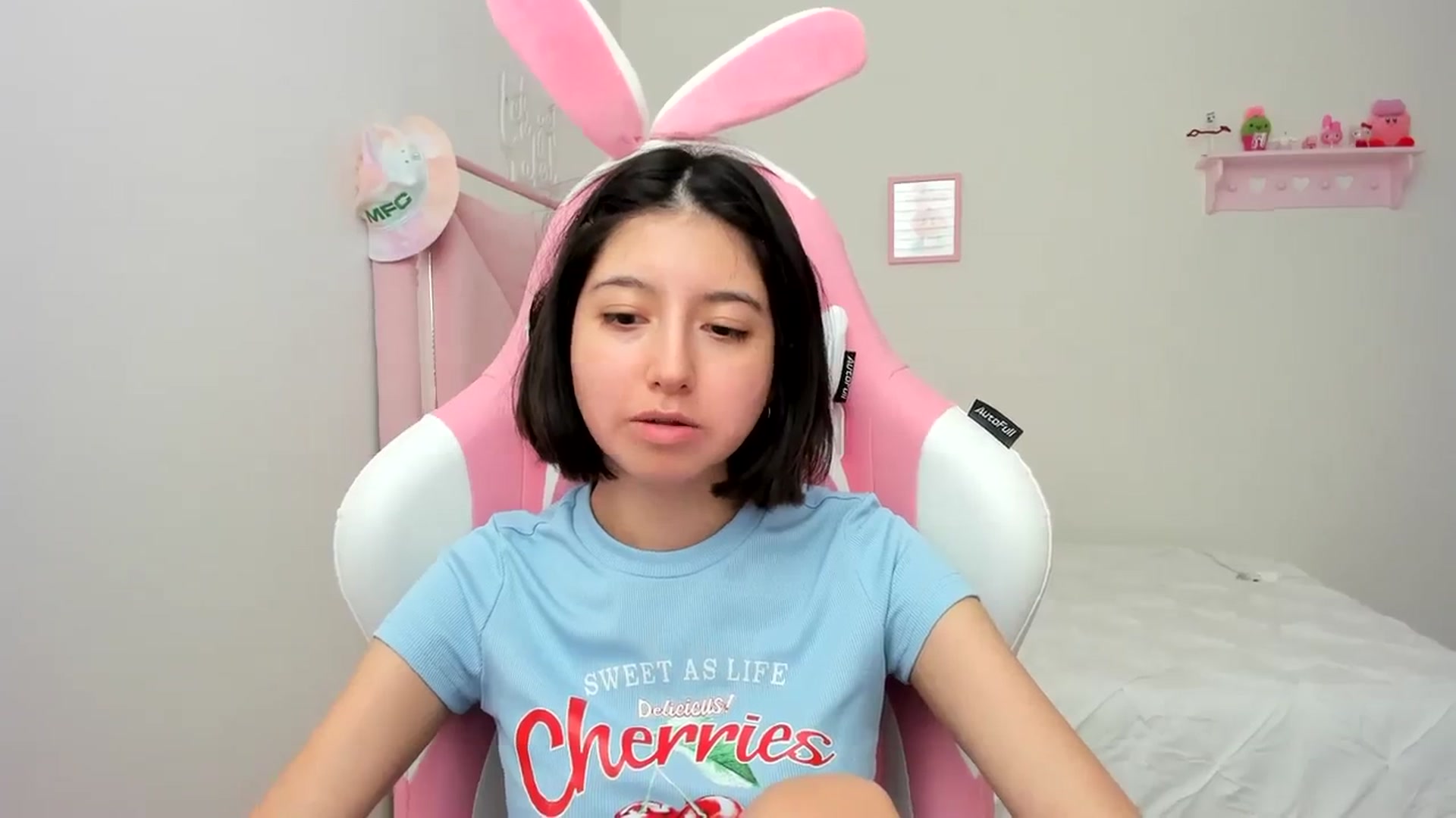 Gallery image thumbnail from Cherrycute666's myfreecams stream on, 03/01/2024, 23:17 image 12 of 20