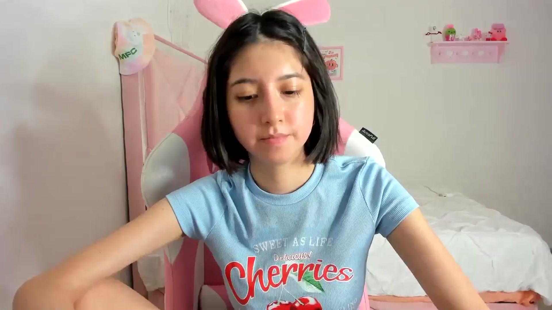 Gallery image thumbnail from Cherrycute666's myfreecams stream on, 03/02/2024, 01:26 image 15 of 20