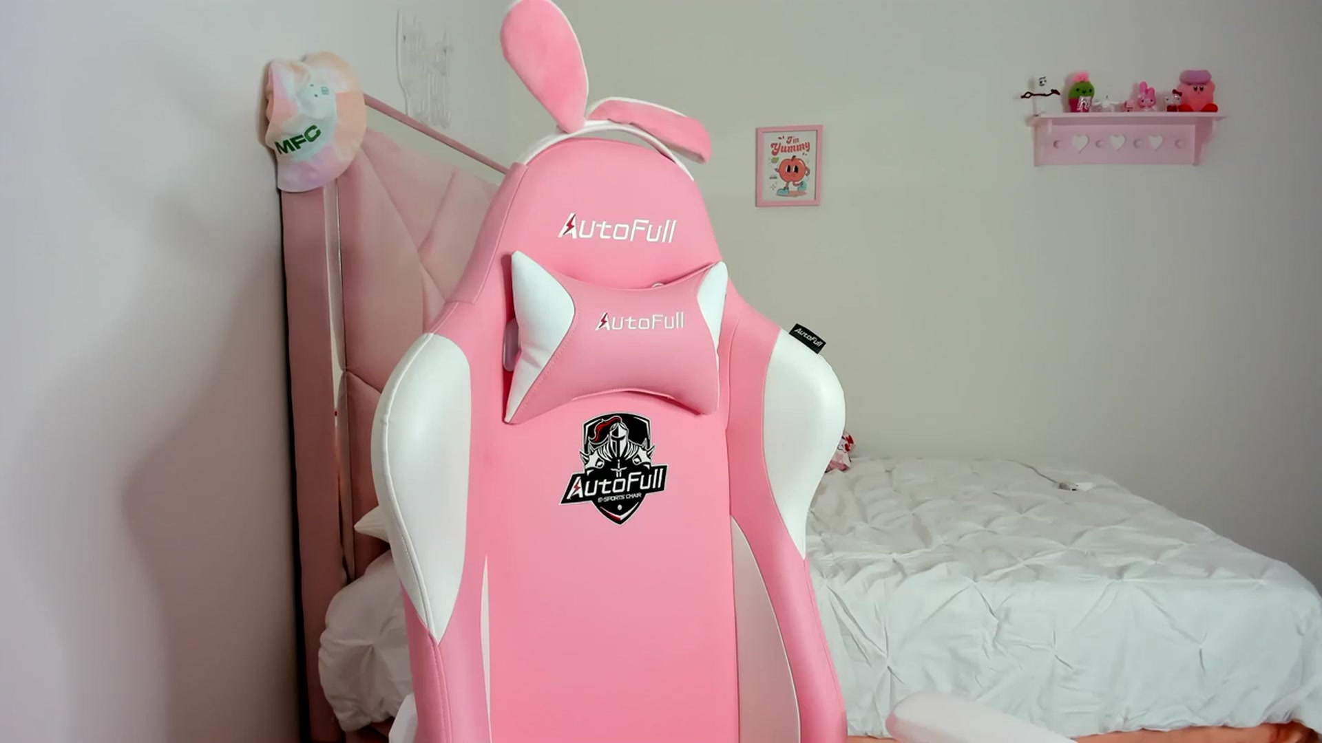 Gallery image thumbnail from Cherrycute666's myfreecams stream on, 03/02/2024, 06:48 image 10 of 20