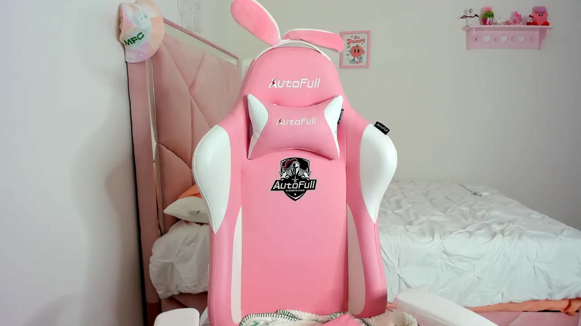 Gallery image thumbnail from Cherrycute666's myfreecams stream on, 03/02/2024, 08:48 image 12 of 20