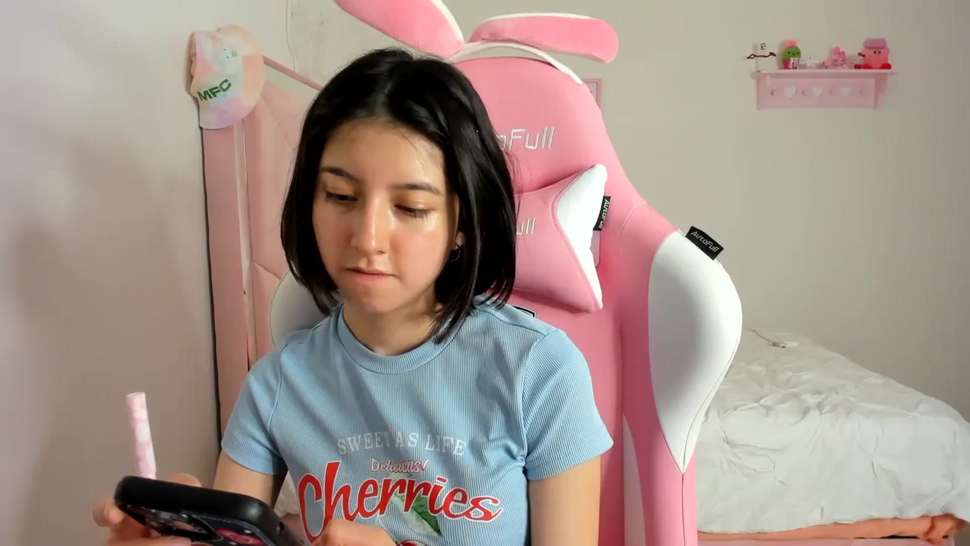 Gallery image thumbnail from Cherrycute666's myfreecams stream on, 03/02/2024, 08:48 image 6 of 20