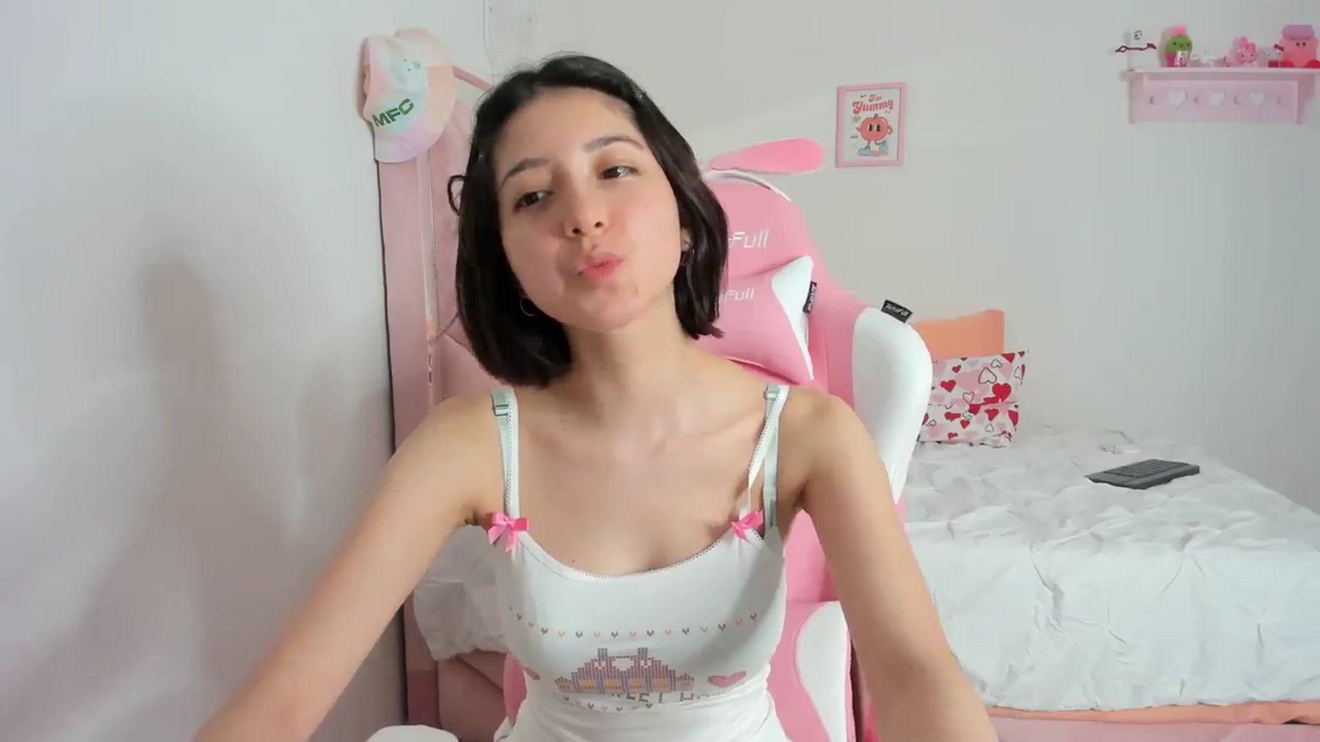 Gallery image thumbnail from Cherrycute666's myfreecams stream on, 03/03/2024, 11:25 image 6 of 20
