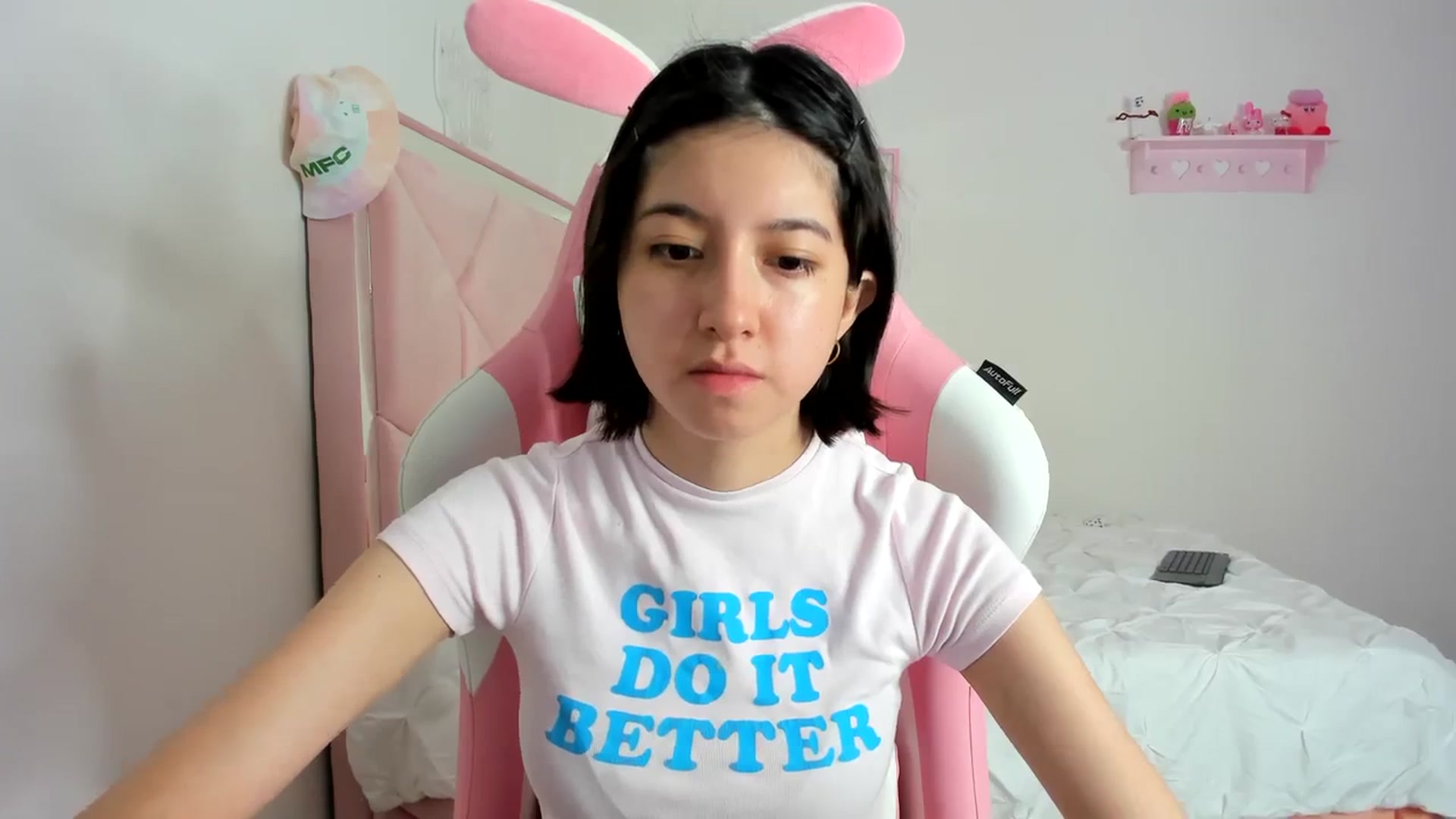 Gallery image thumbnail from Cherrycute666's myfreecams stream on, 03/04/2024, 12:59 image 13 of 20