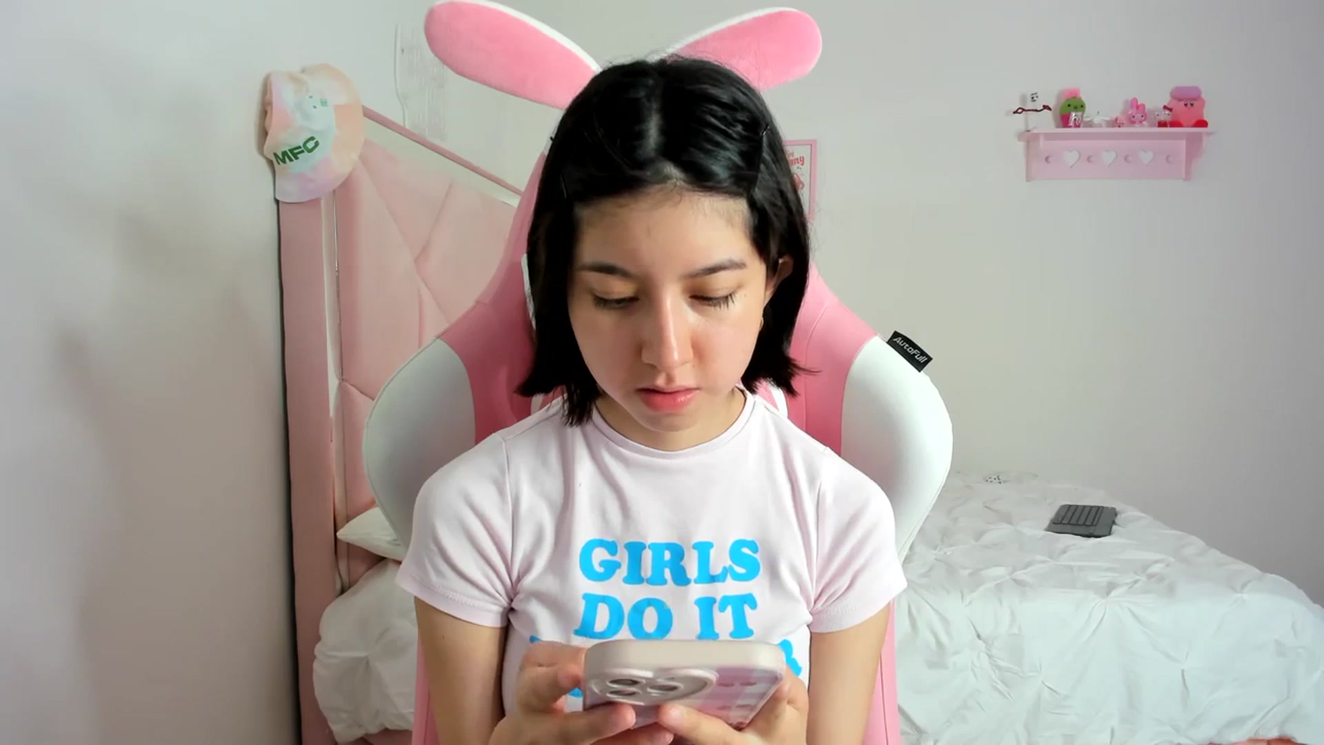 Gallery image thumbnail from Cherrycute666's myfreecams stream on, 03/04/2024, 12:59 image 14 of 20