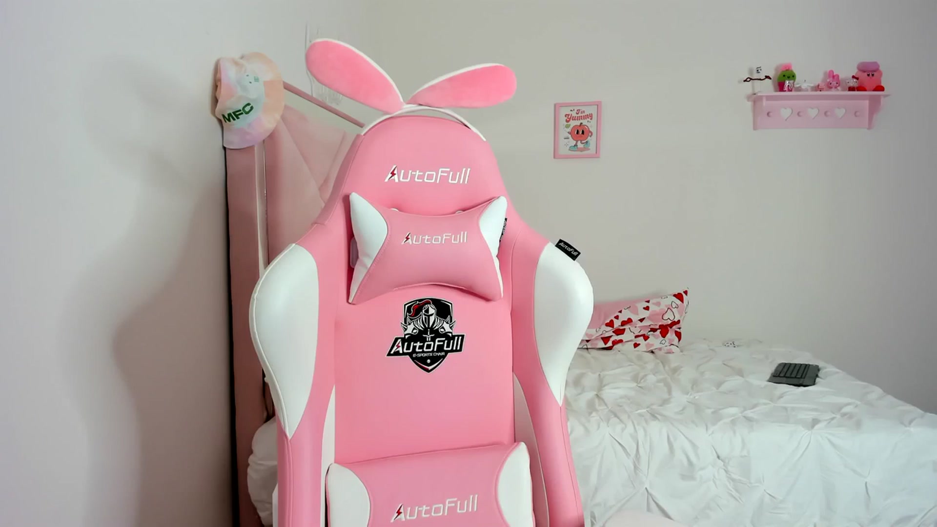 Gallery image thumbnail from Cherrycute666's myfreecams stream on, 03/04/2024, 12:59 image 7 of 20