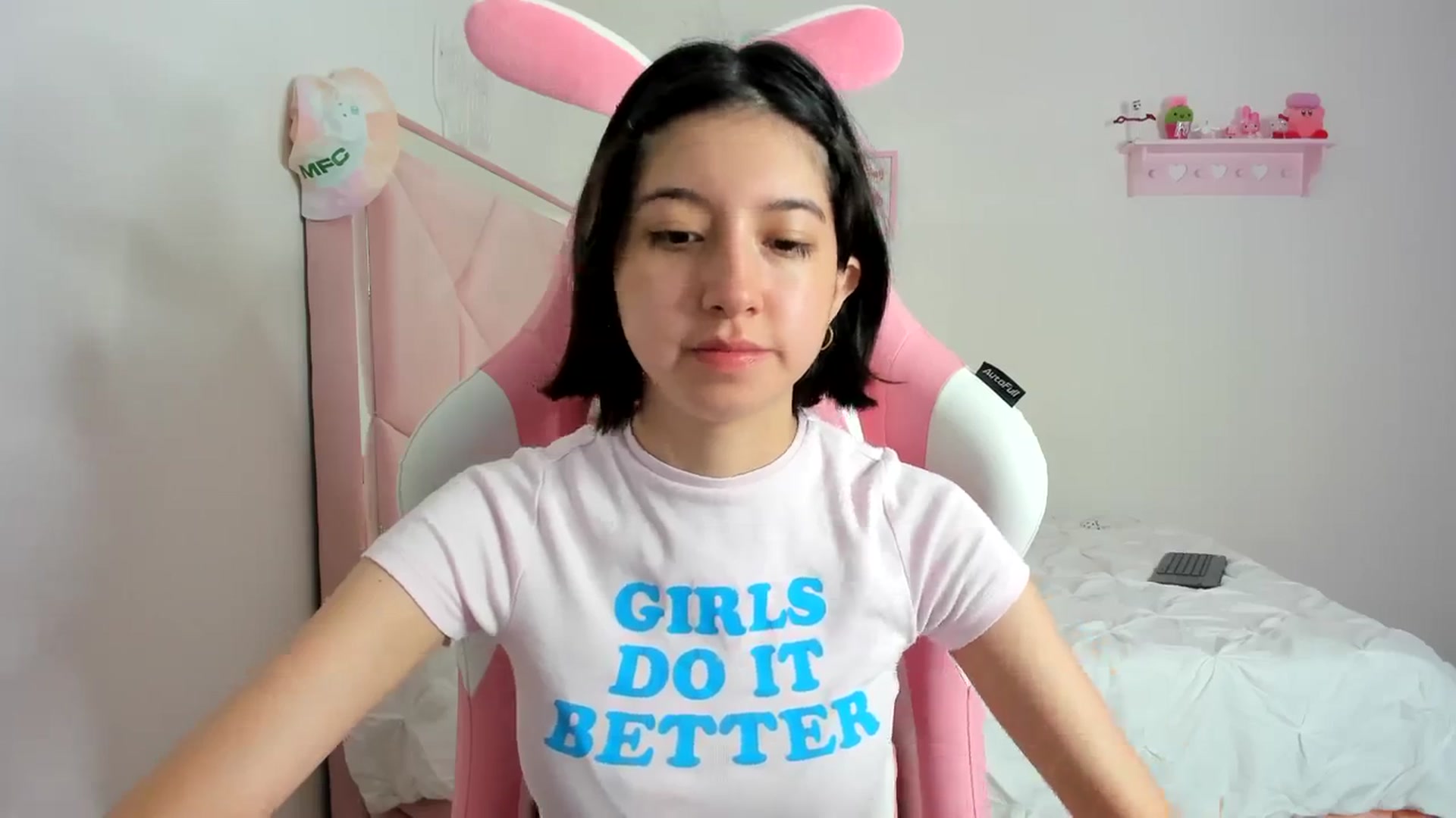 Gallery image thumbnail from Cherrycute666's myfreecams stream on, 03/04/2024, 12:59 image 17 of 20