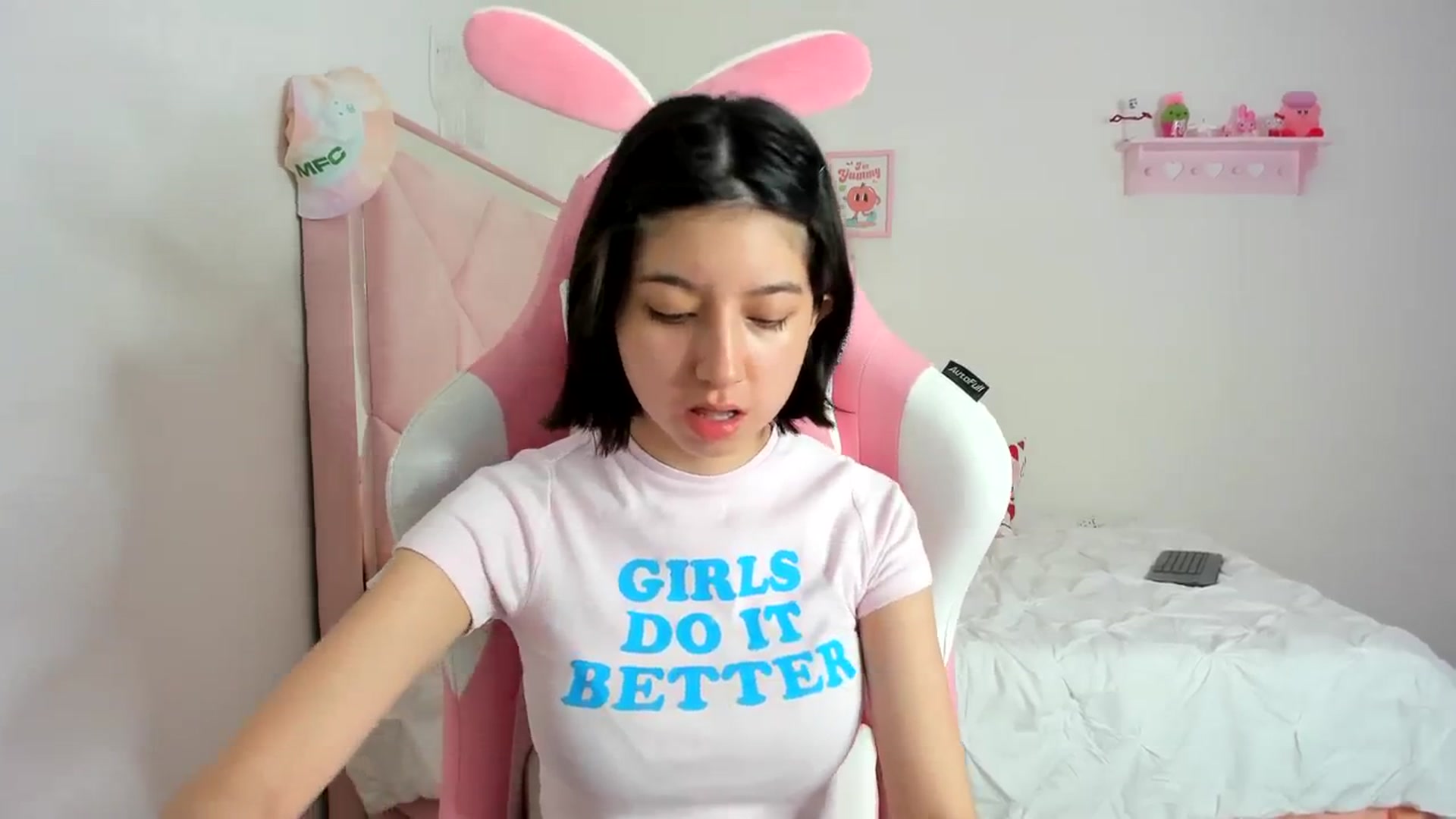 Gallery image thumbnail from Cherrycute666's myfreecams stream on, 03/04/2024, 12:59 image 20 of 20