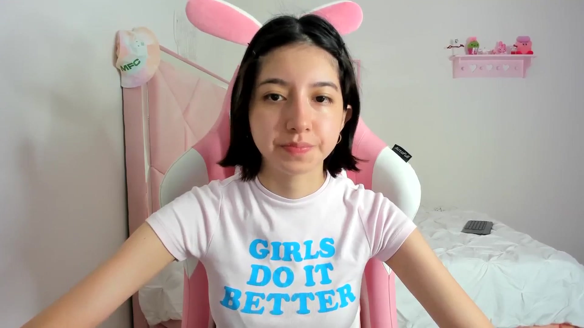 Gallery image thumbnail from Cherrycute666's myfreecams stream on, 03/04/2024, 12:59 image 15 of 20