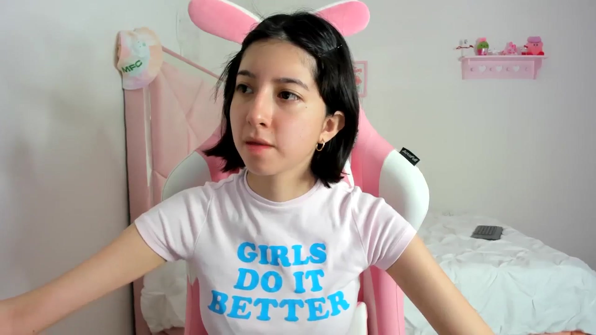 Gallery image thumbnail from Cherrycute666's myfreecams stream on, 03/04/2024, 12:59 image 18 of 20