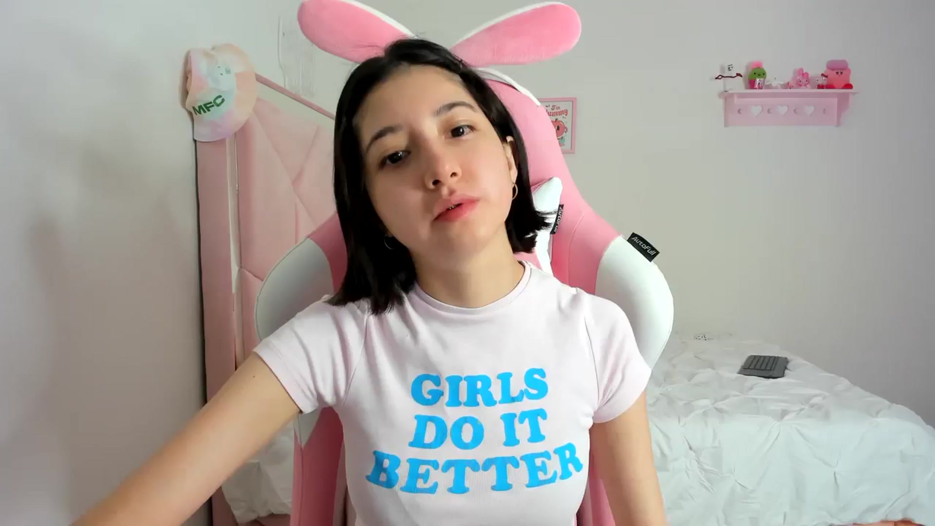 Gallery image thumbnail from Cherrycute666's myfreecams stream on, 03/04/2024, 12:59 image 16 of 20