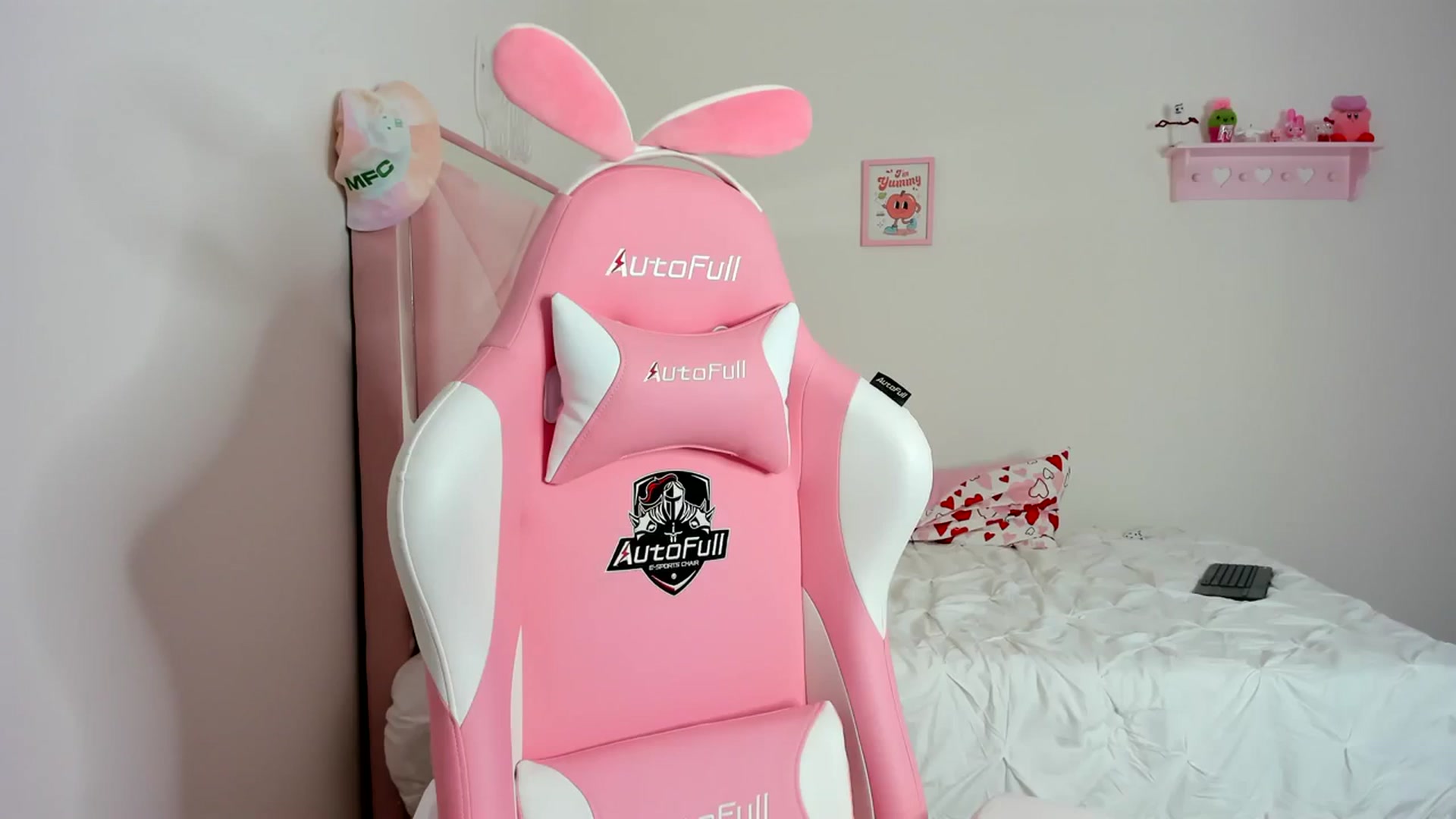 Gallery image thumbnail from Cherrycute666's myfreecams stream on, 03/04/2024, 12:59 image 3 of 20