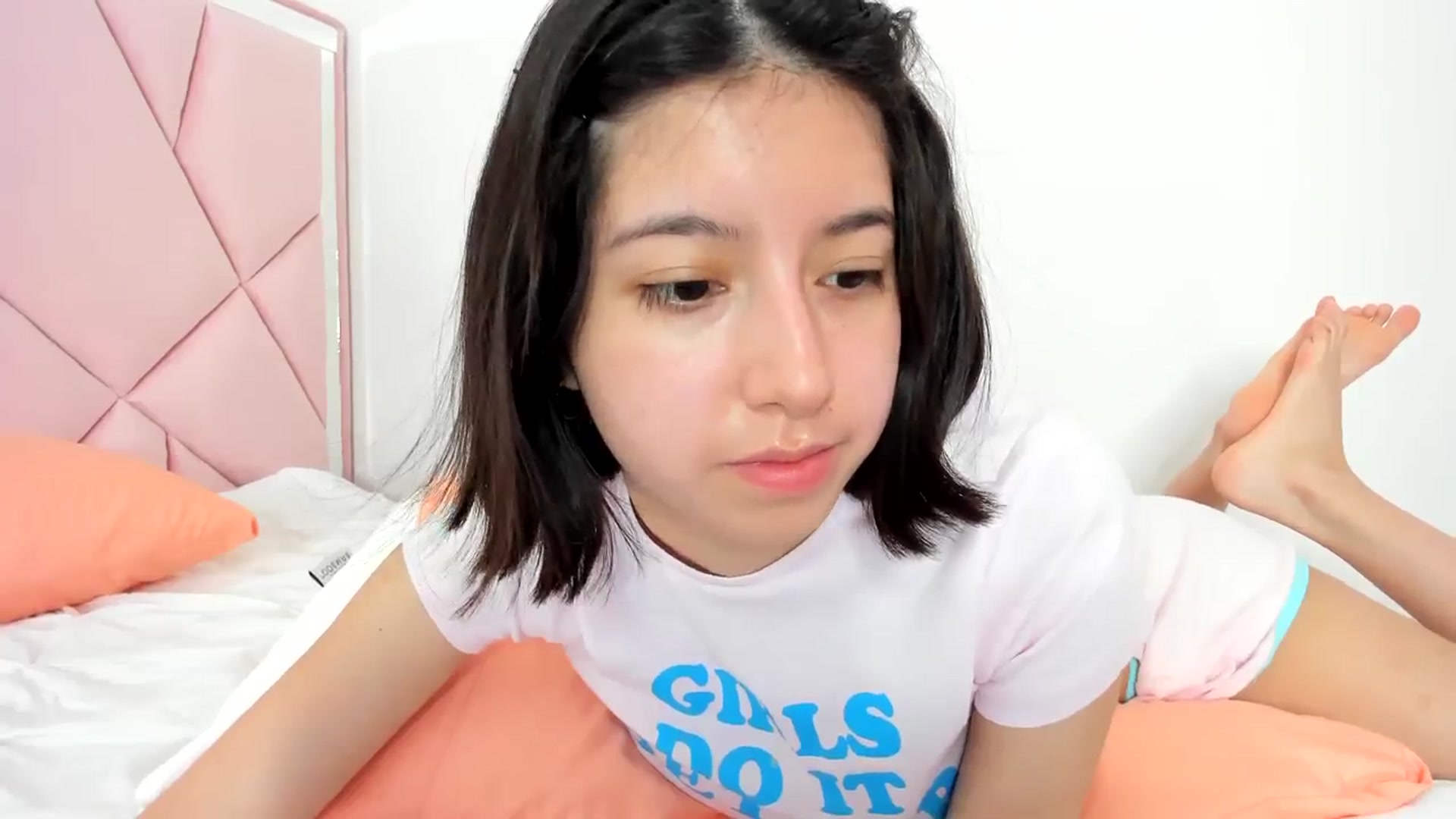 Gallery image thumbnail from Cherrycute666's myfreecams stream on, 03/04/2024, 14:09 image 17 of 20
