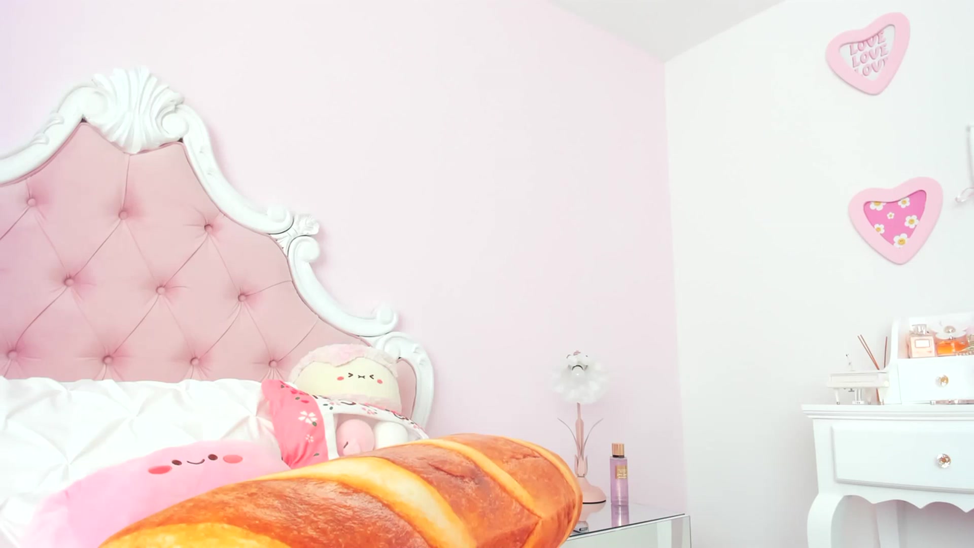 Gallery image thumbnail from Cherrycute666's myfreecams stream on, 03/04/2024, 23:57 image 7 of 20