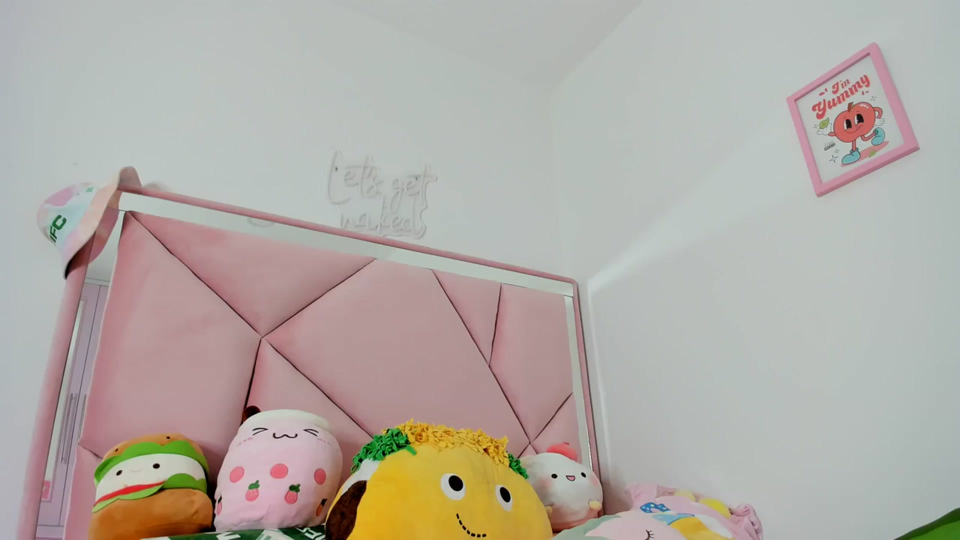 Gallery image thumbnail from Cherrycute666's myfreecams stream on, 03/05/2024, 07:16 image 15 of 20